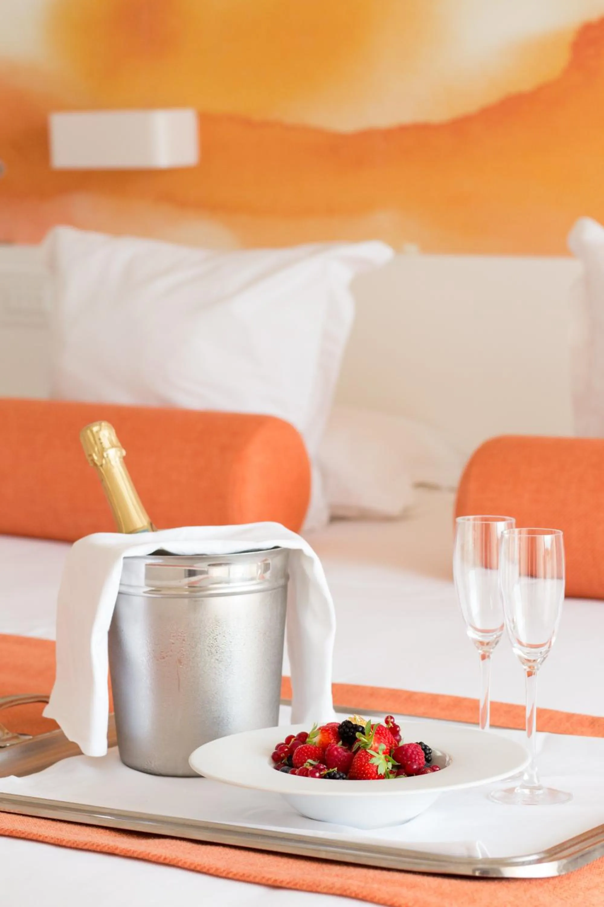 Bedroom, Bed in Hotel Restaurant La Vague de Saint Paul