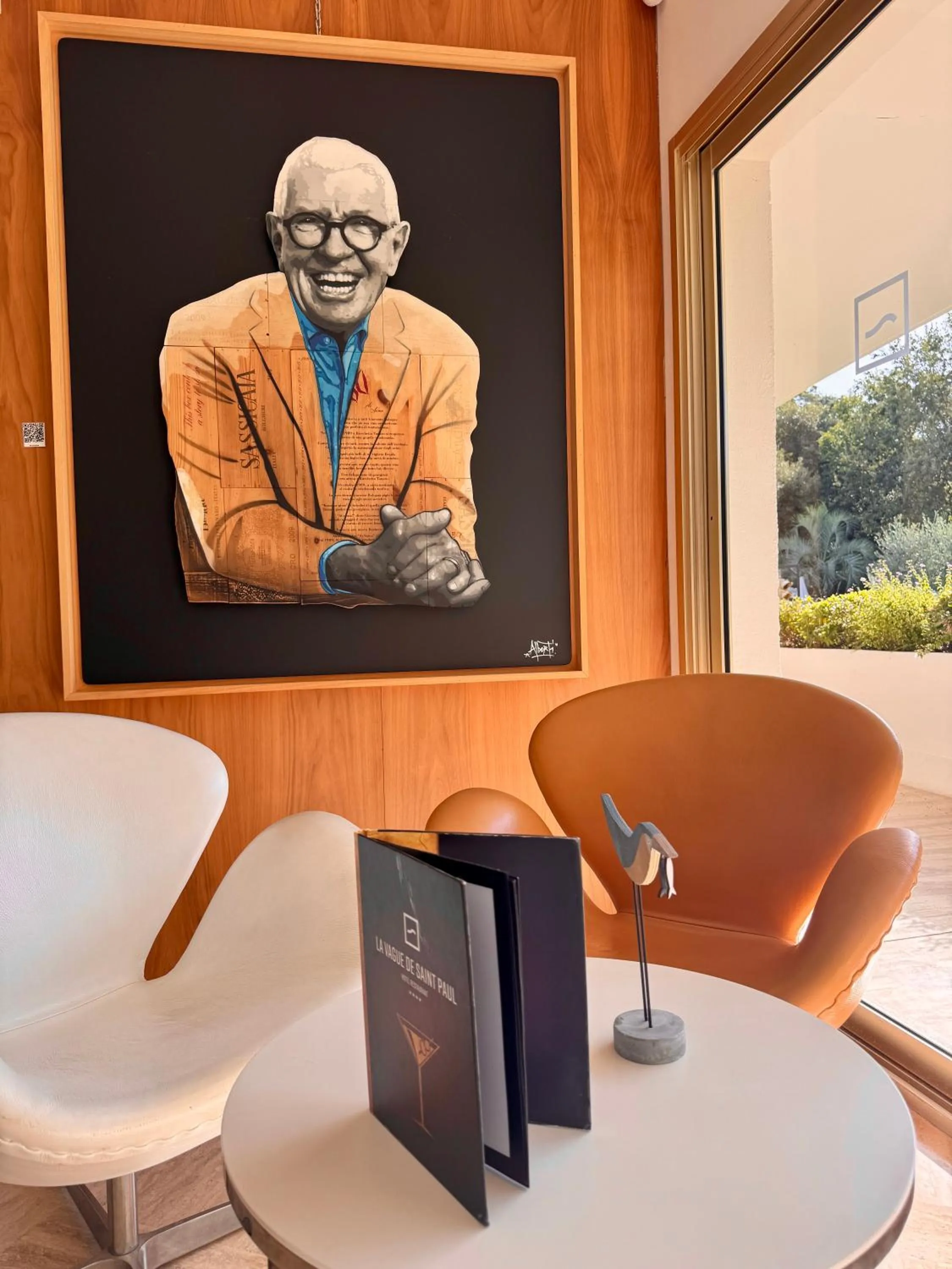 Lounge or bar in Hotel Restaurant La Vague de Saint Paul