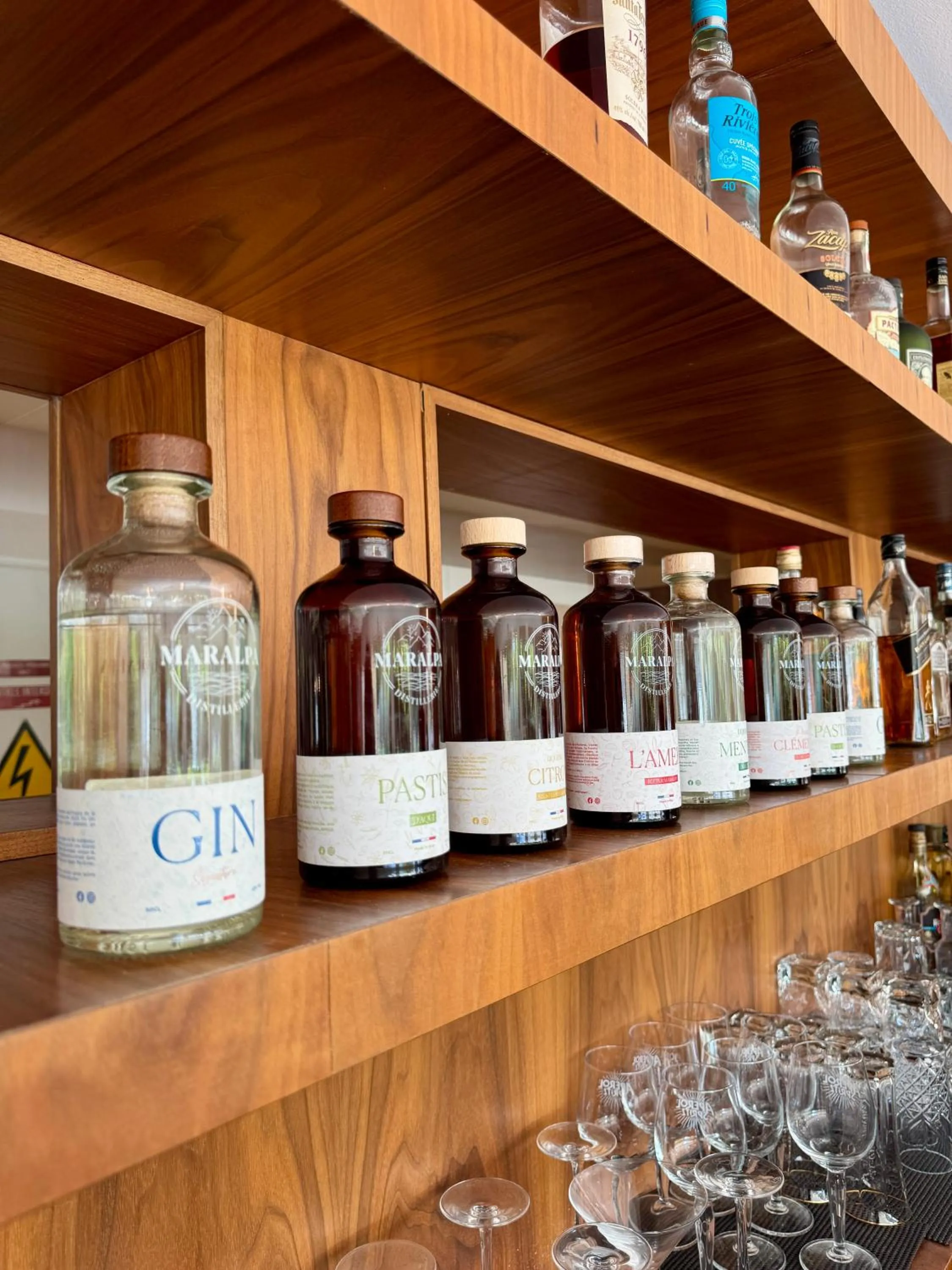 Lounge or bar in Hotel Restaurant La Vague de Saint Paul