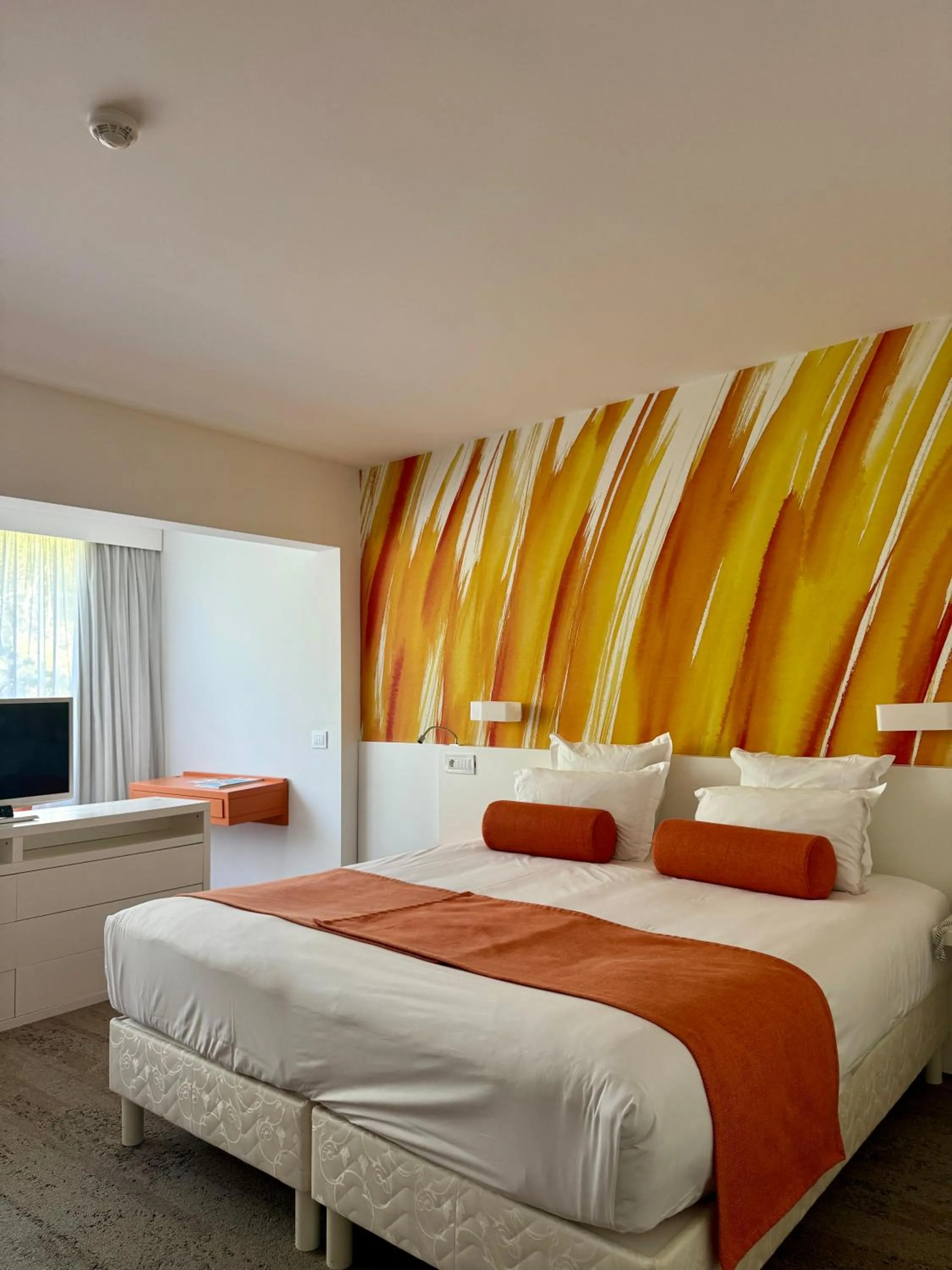 Bedroom, Bed in Hotel Restaurant La Vague de Saint Paul