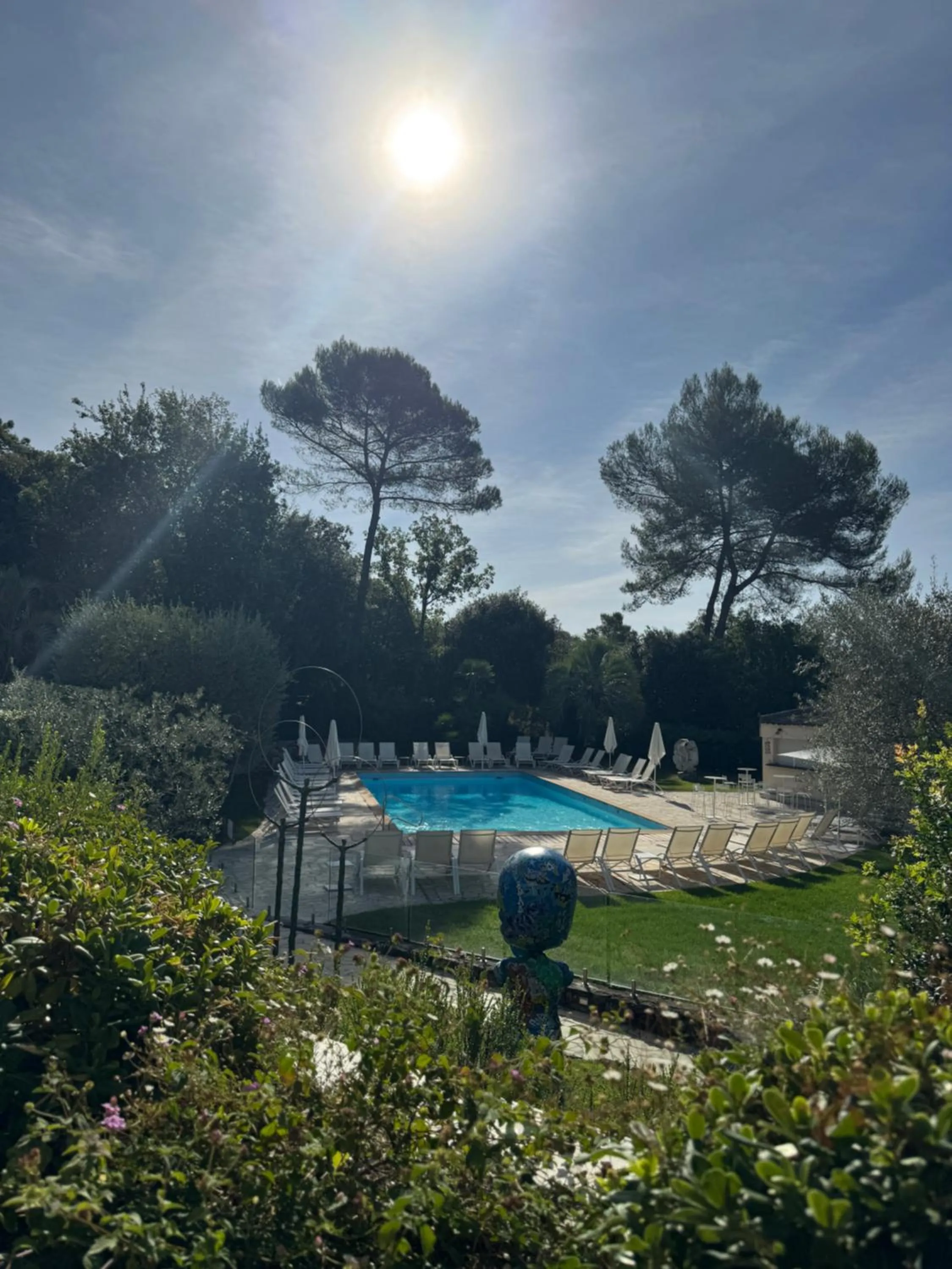 Swimming pool in Hotel Restaurant La Vague de Saint Paul