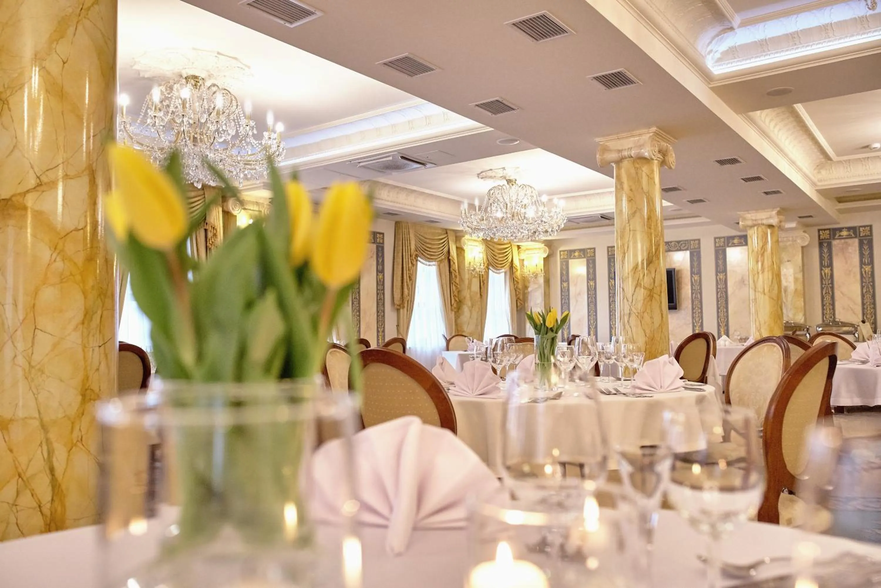 Restaurant/places to eat in Hotel Koronny