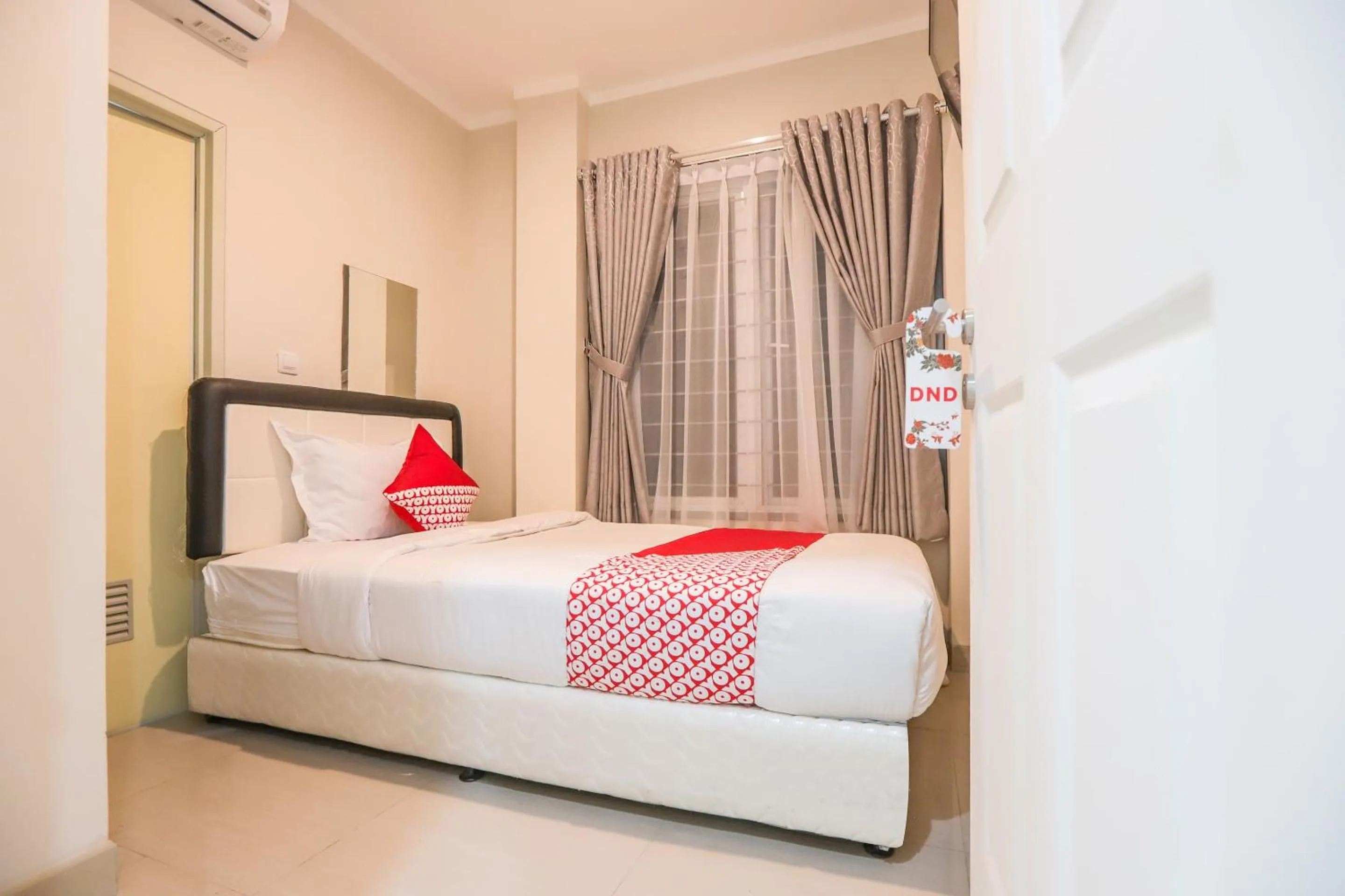 Bedroom, Bed in Hotel O Alfa Guest House