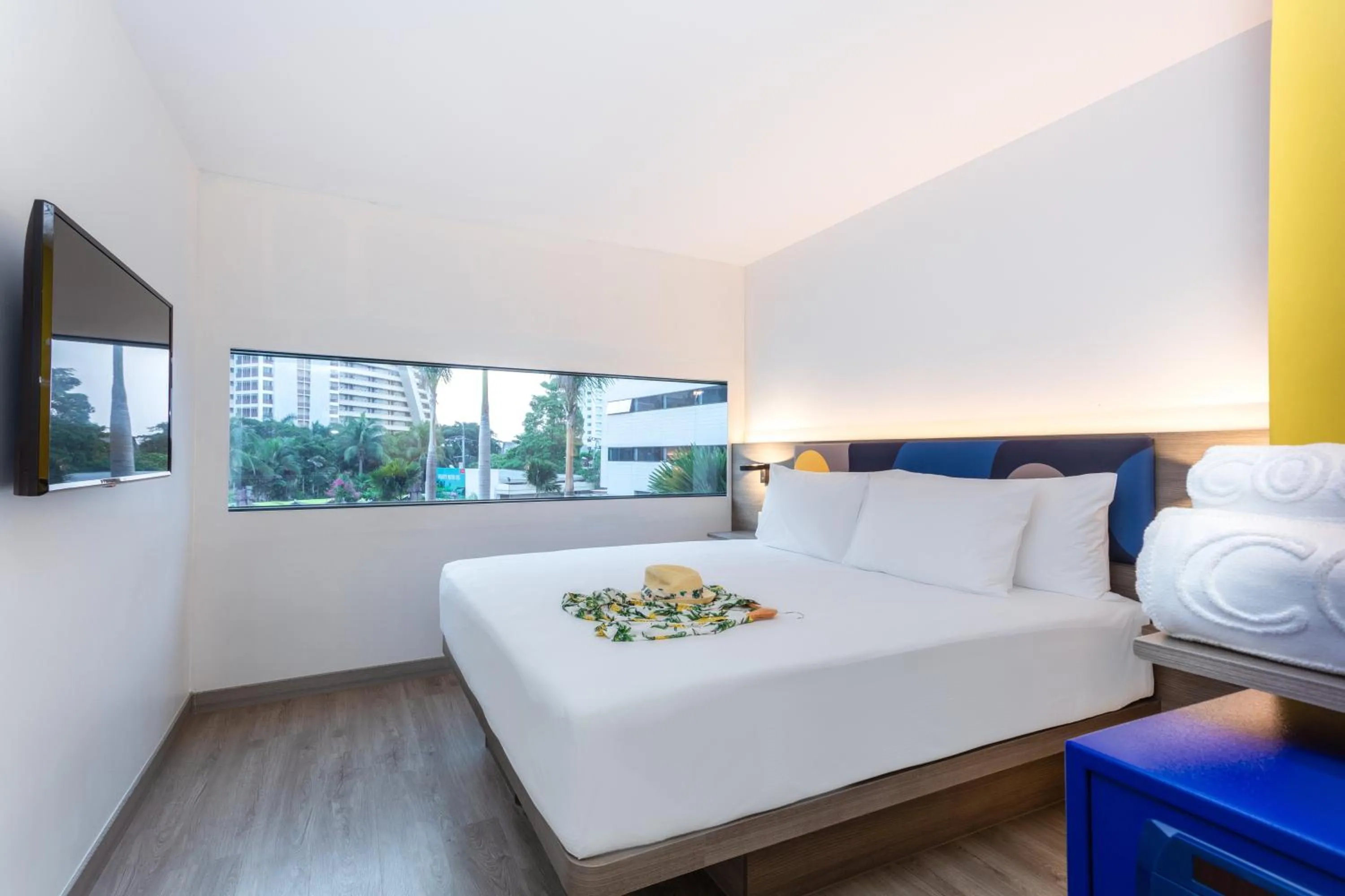 Photo of the whole room, Bed in COSI Pattaya Wong Amat Beach - SHA Plus Certified