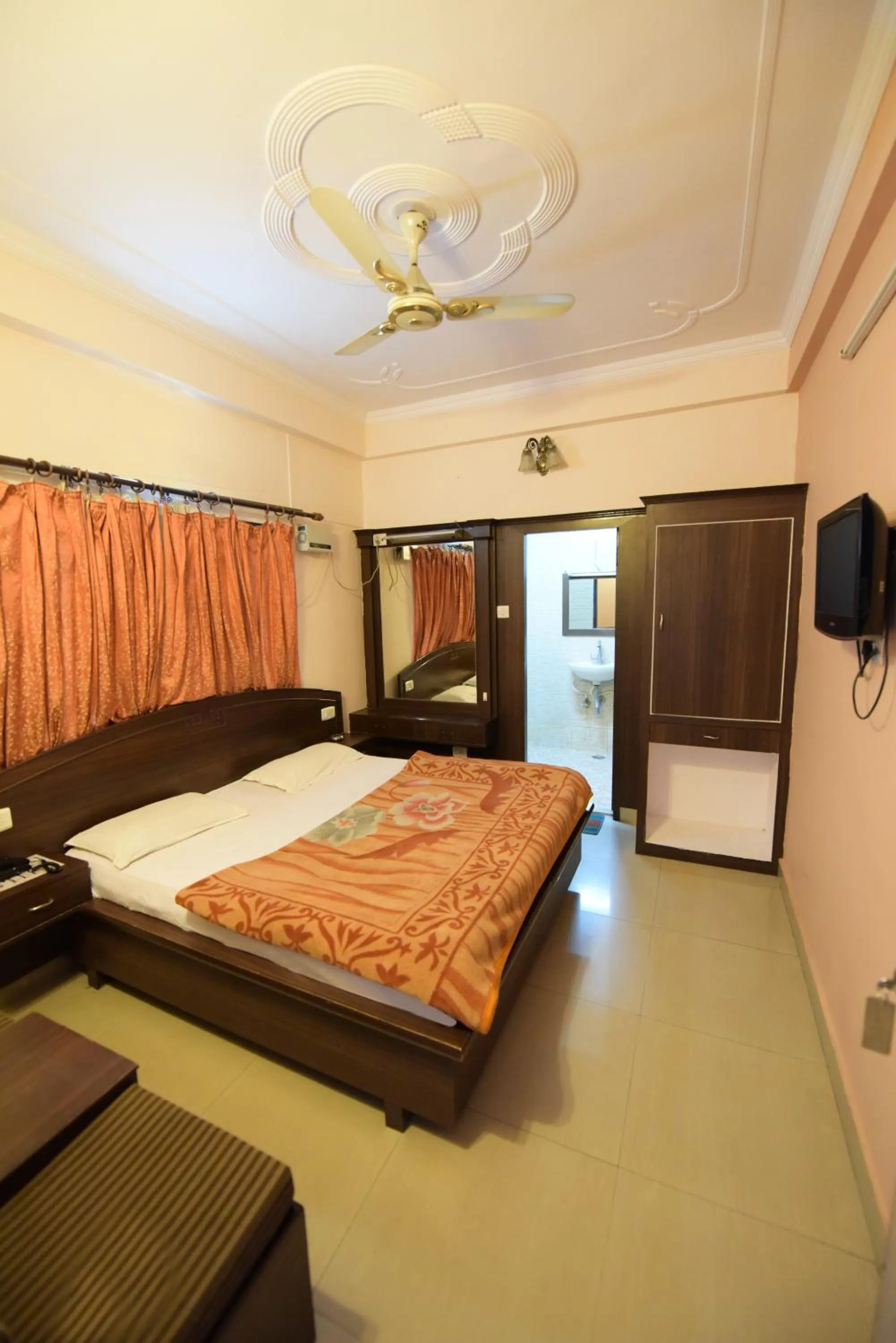 Photo of the whole room, Bed in Hotel Ganga Vilas