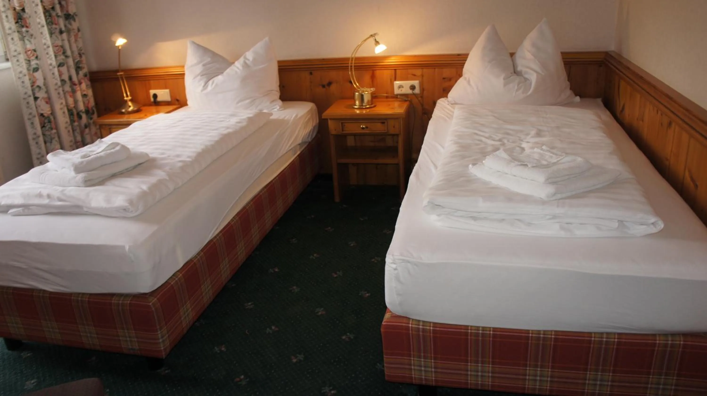 Bedroom, Bed in Ferienhaus Rheintalblick