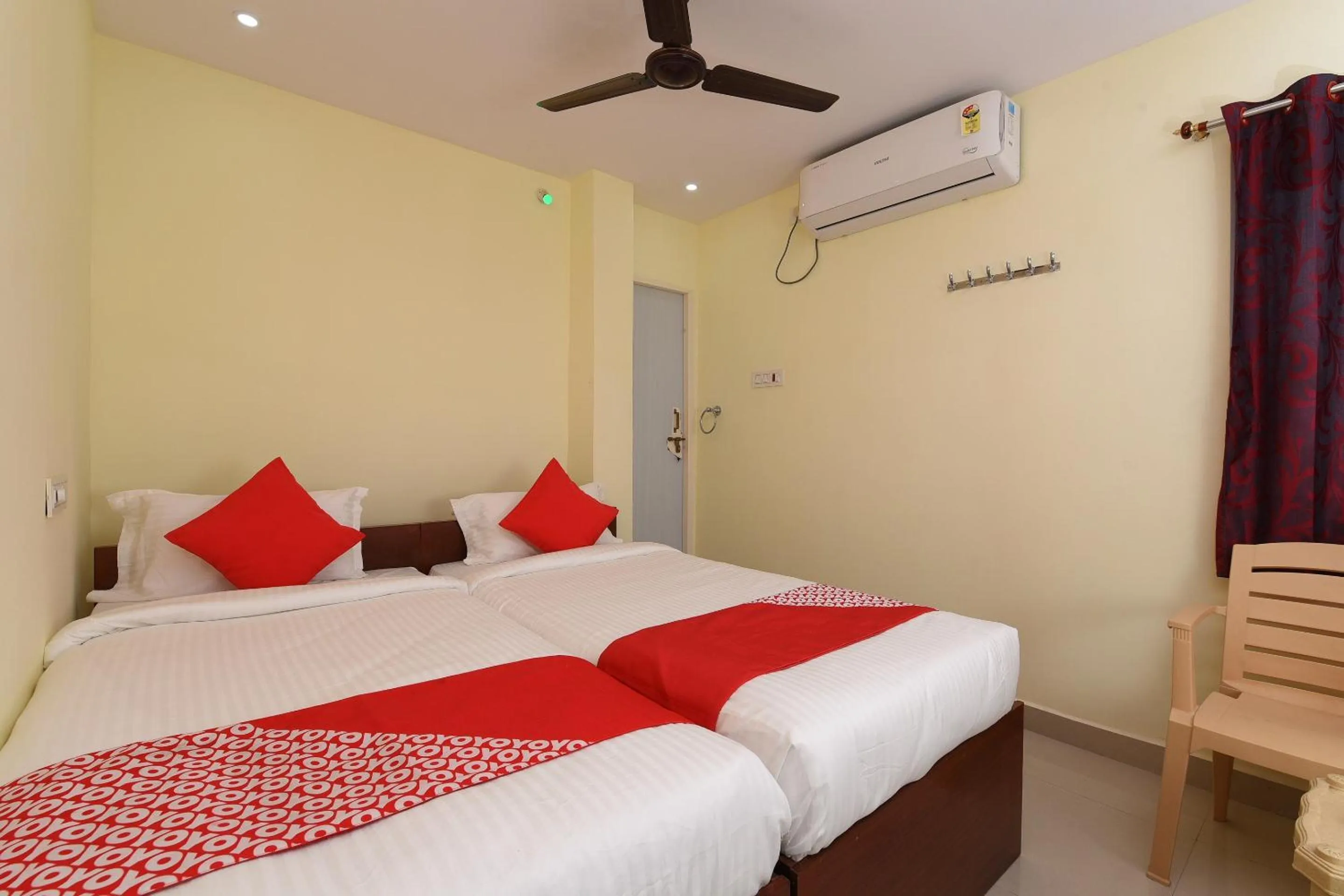 Bedroom, Bed in Hotel O Andhra Pradesh Hotels Association