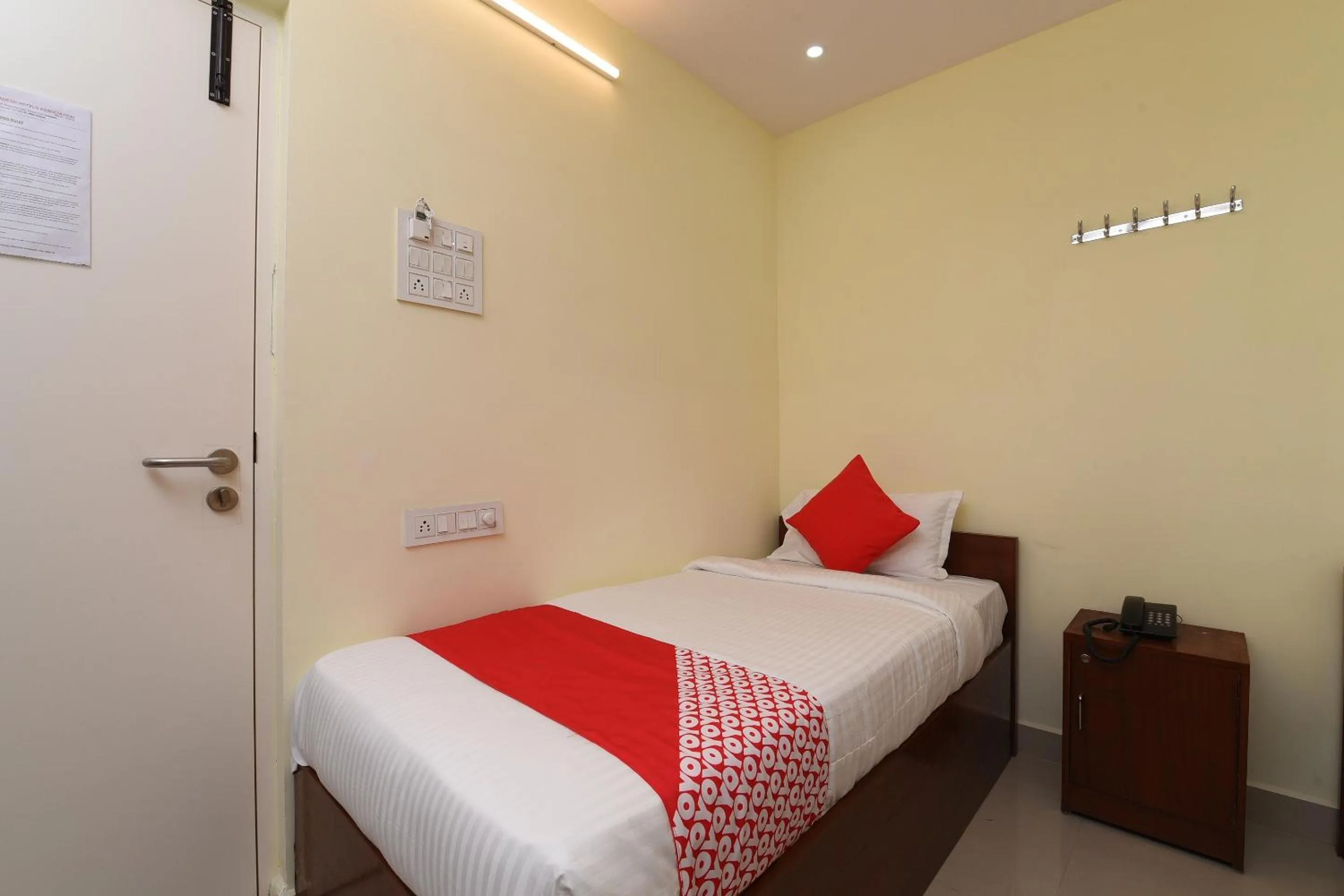 Bedroom, Bed in Hotel O Andhra Pradesh Hotels Association