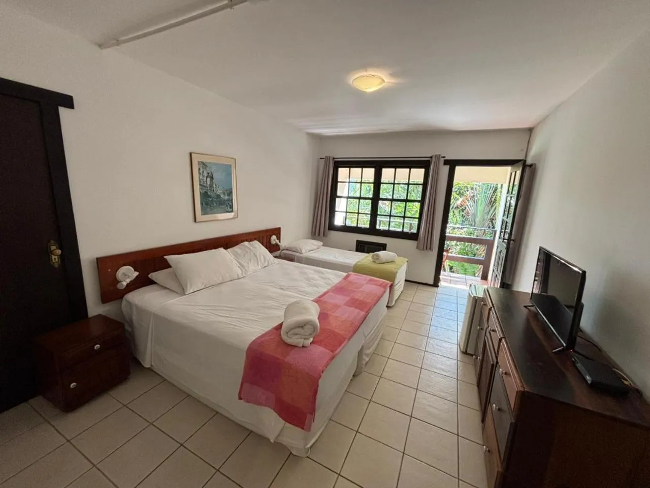 Property building, Bed in Pousada Cabanas da Praia Mole
