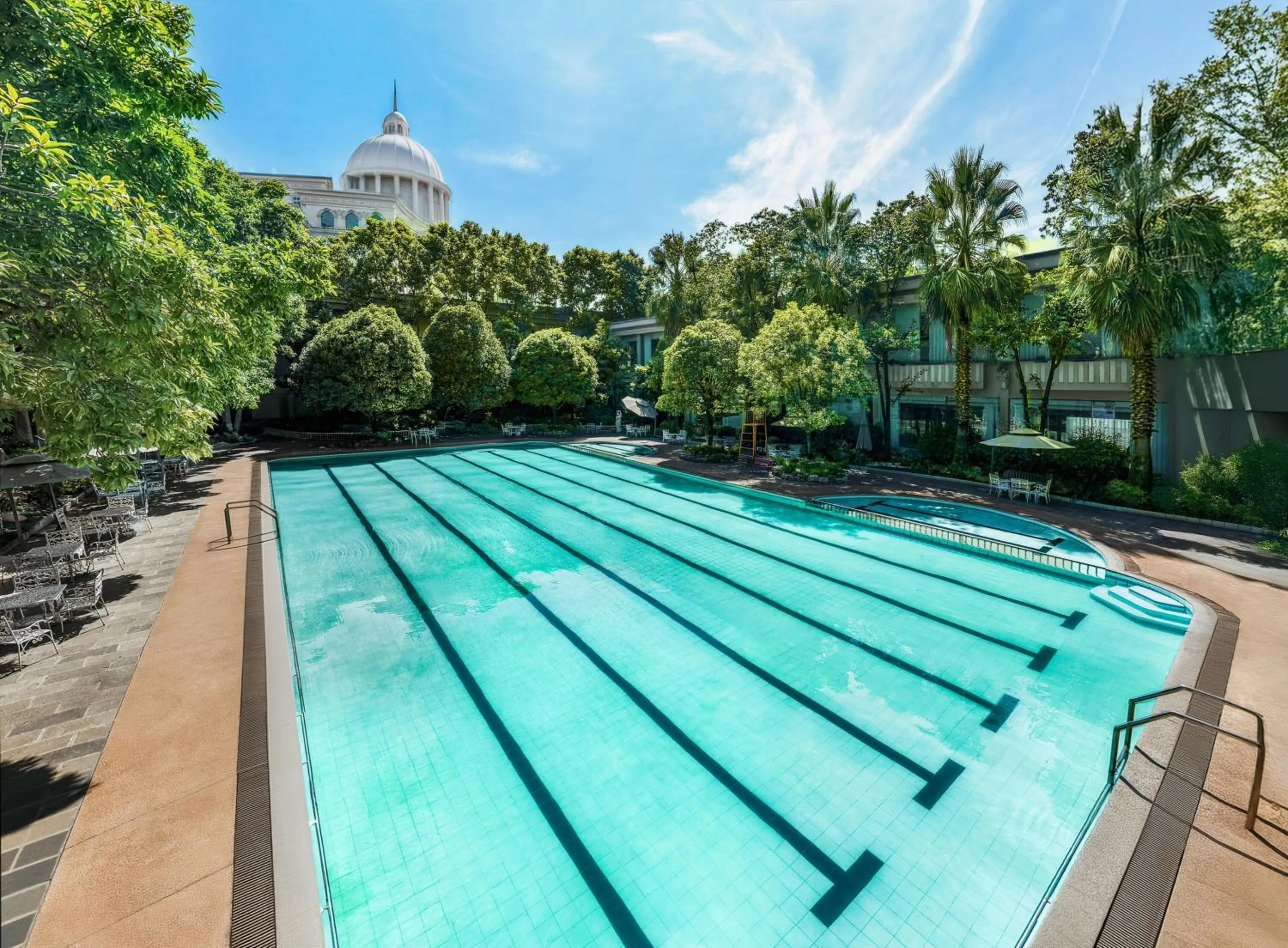 Swimming pool in Yun'an Huidu Hotel