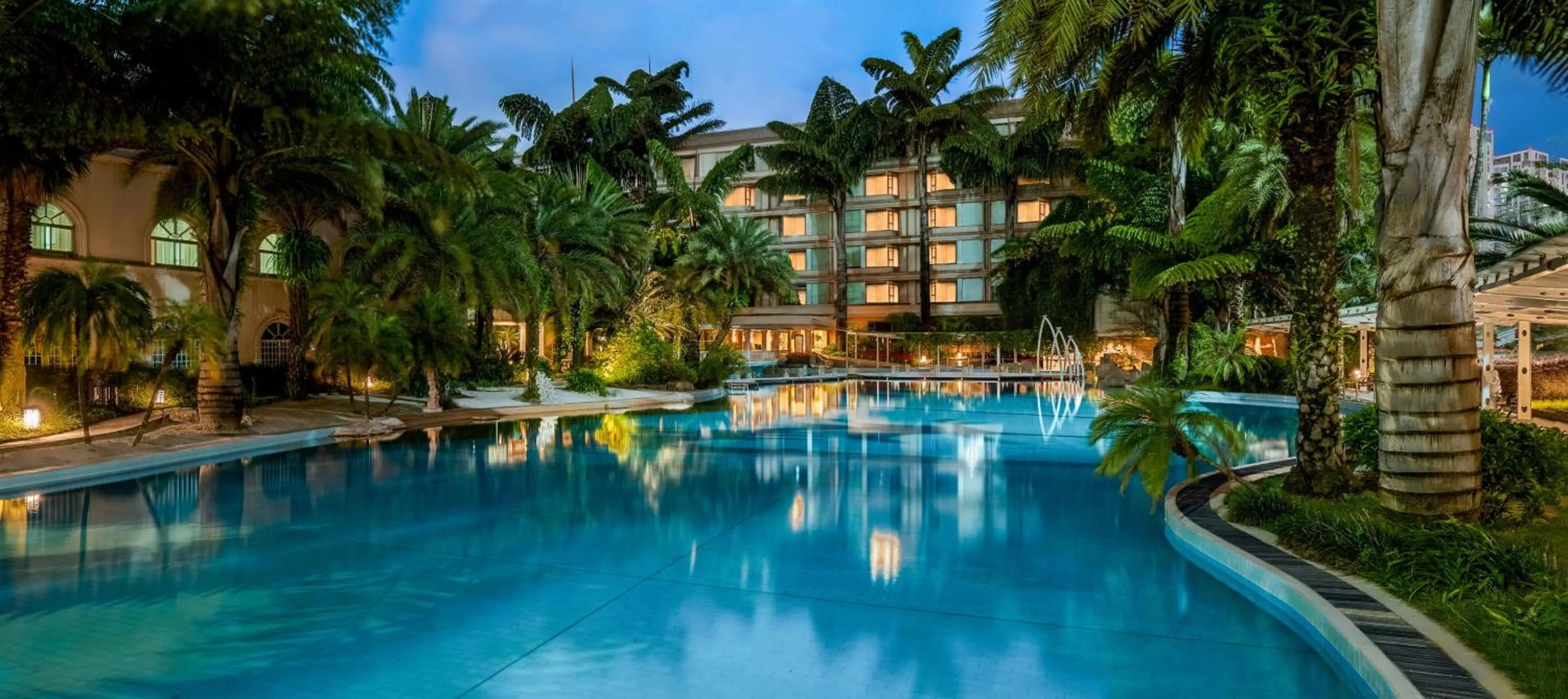 Swimming pool in Yun'an Huidu Hotel