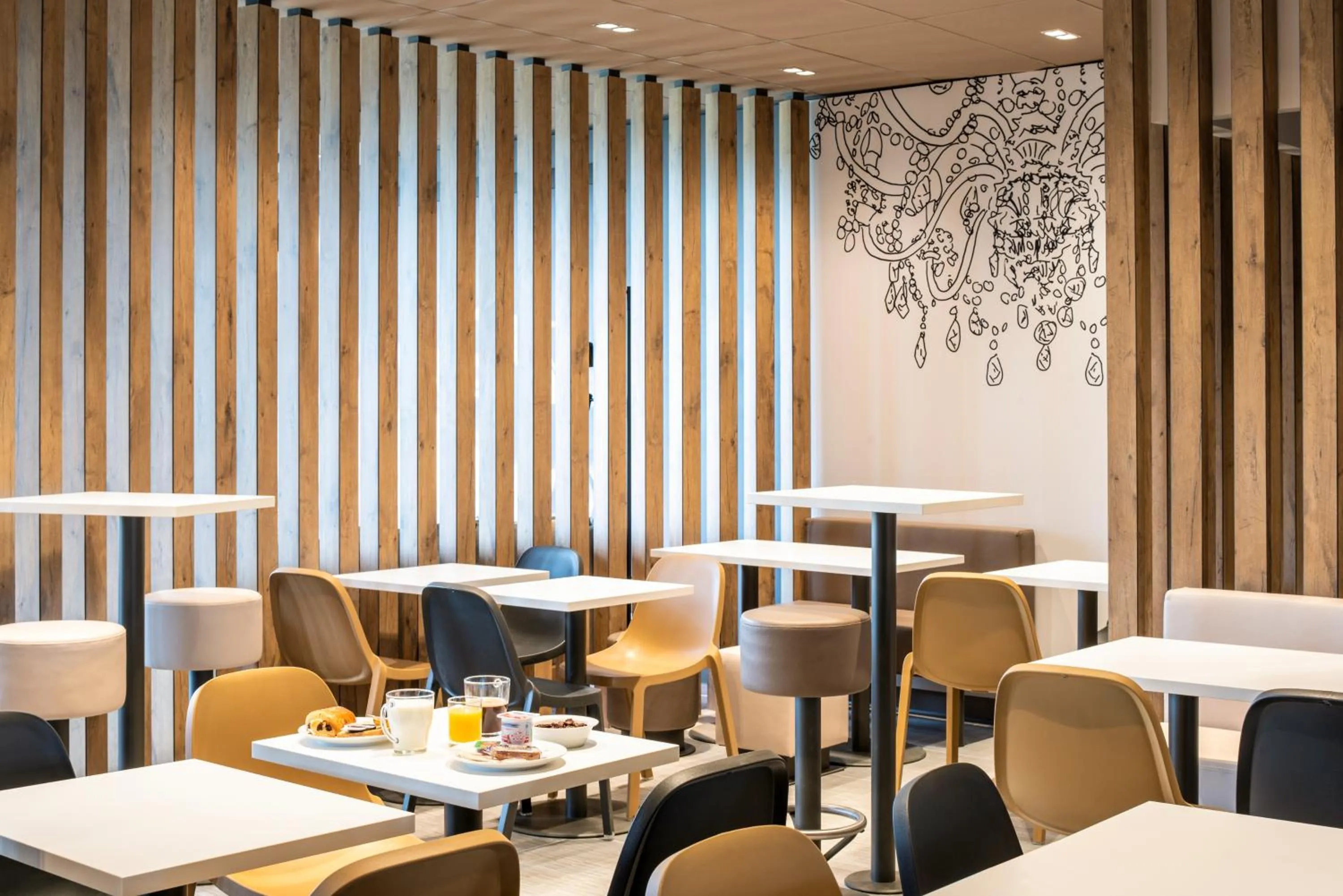 Continental breakfast in ibis budget Gonesse Le Bourget
