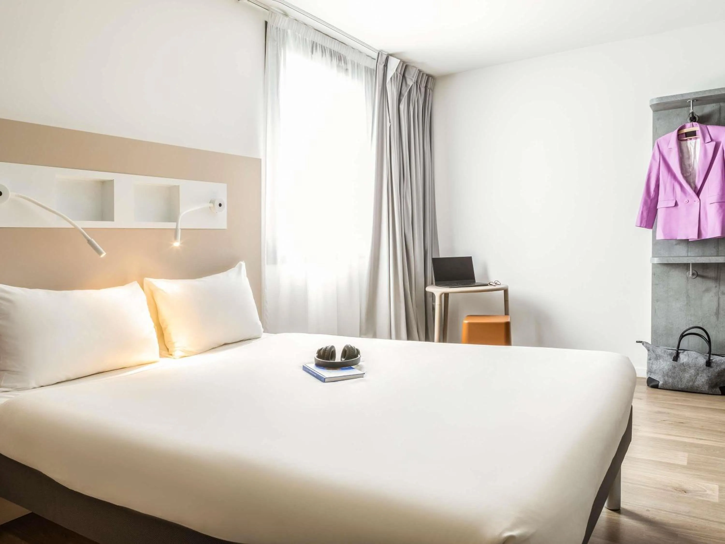 Bedroom, Bed in ibis budget Gonesse Le Bourget