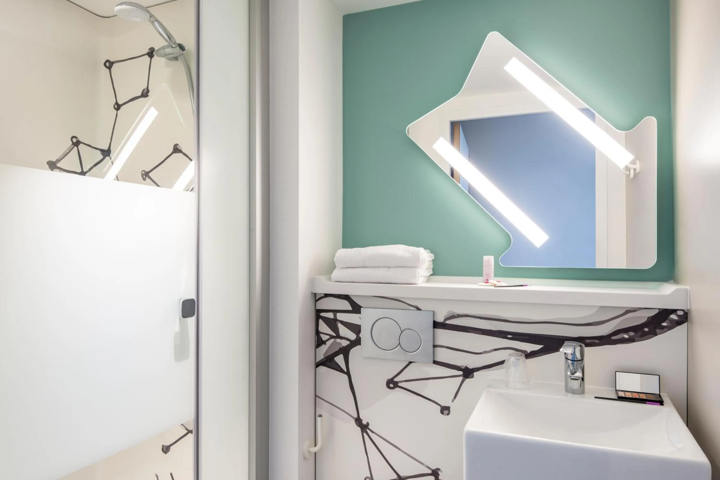 Bathroom in ibis budget Gonesse Le Bourget