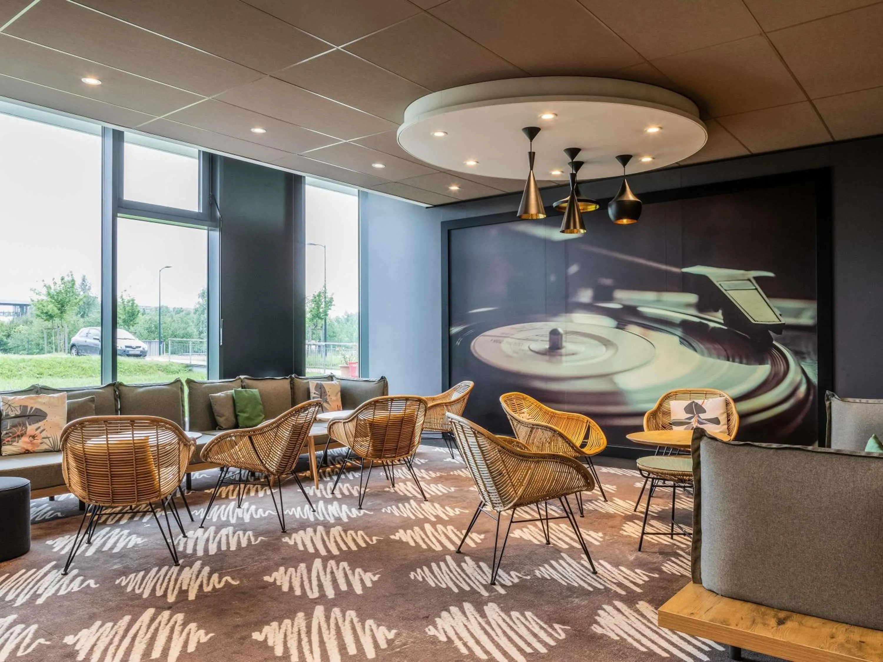 Lounge or bar in ibis budget Gonesse Le Bourget