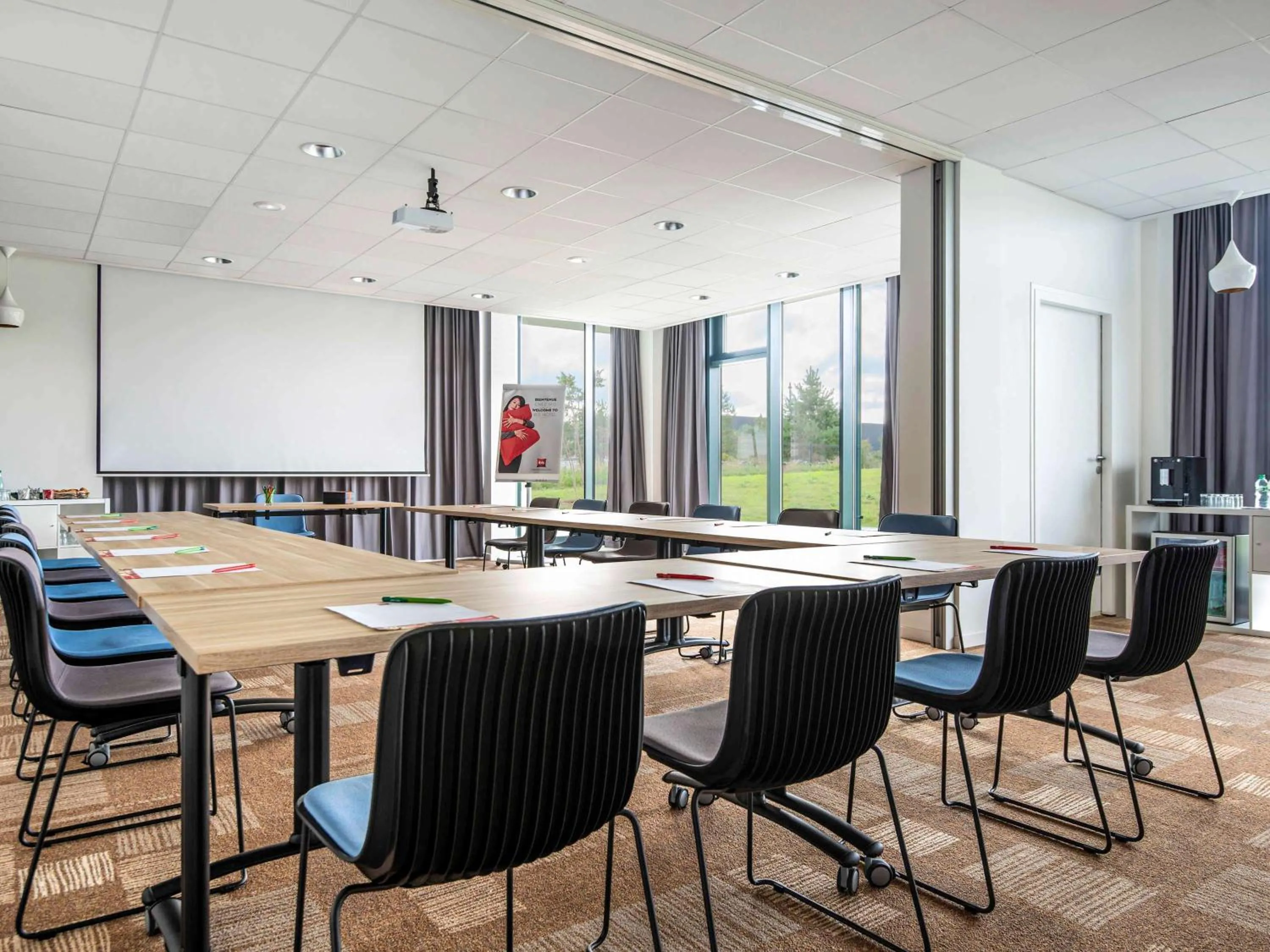 Meeting/conference room in ibis Gonesse Le Bourget