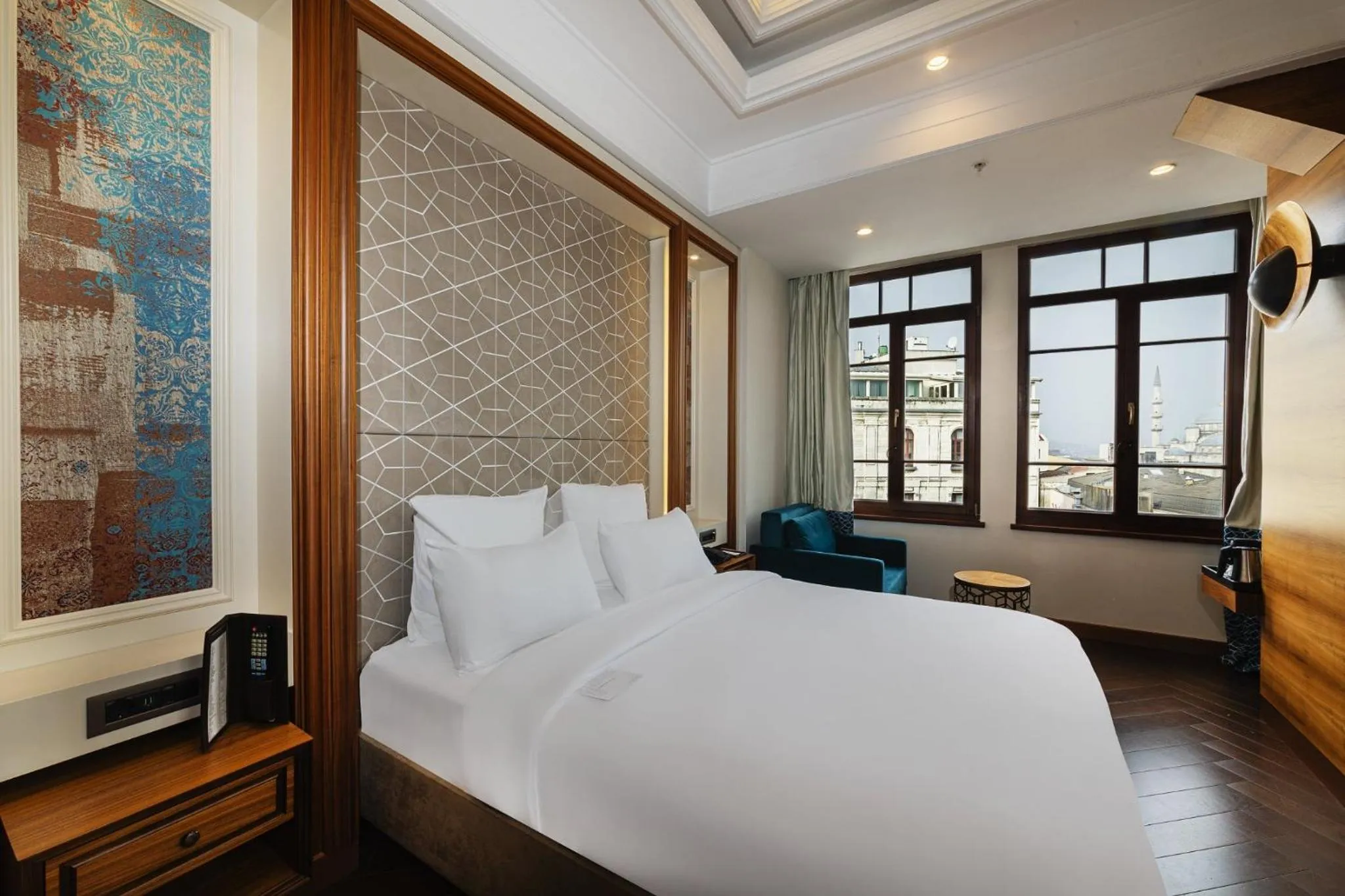 Photo of the whole room, Bed in Mercure Istanbul Sirkeci