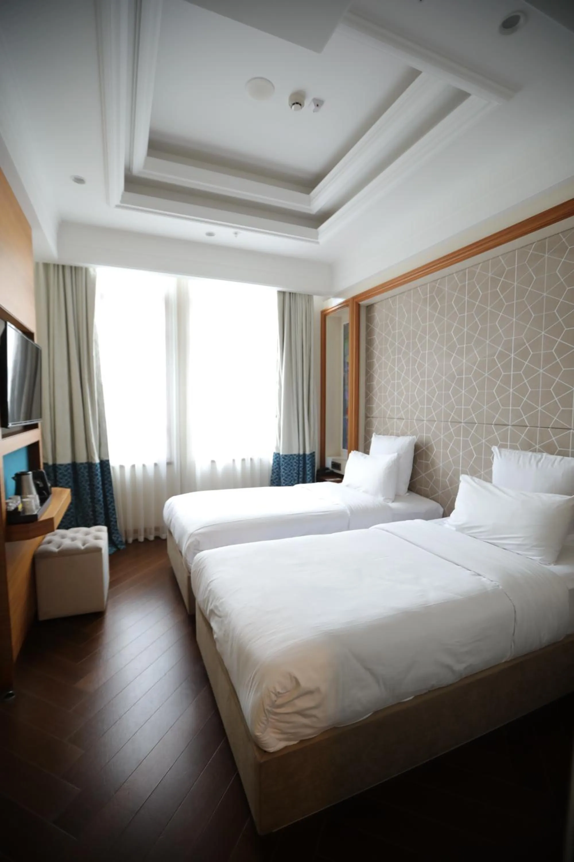 Photo of the whole room, Bed in Mercure Istanbul Sirkeci