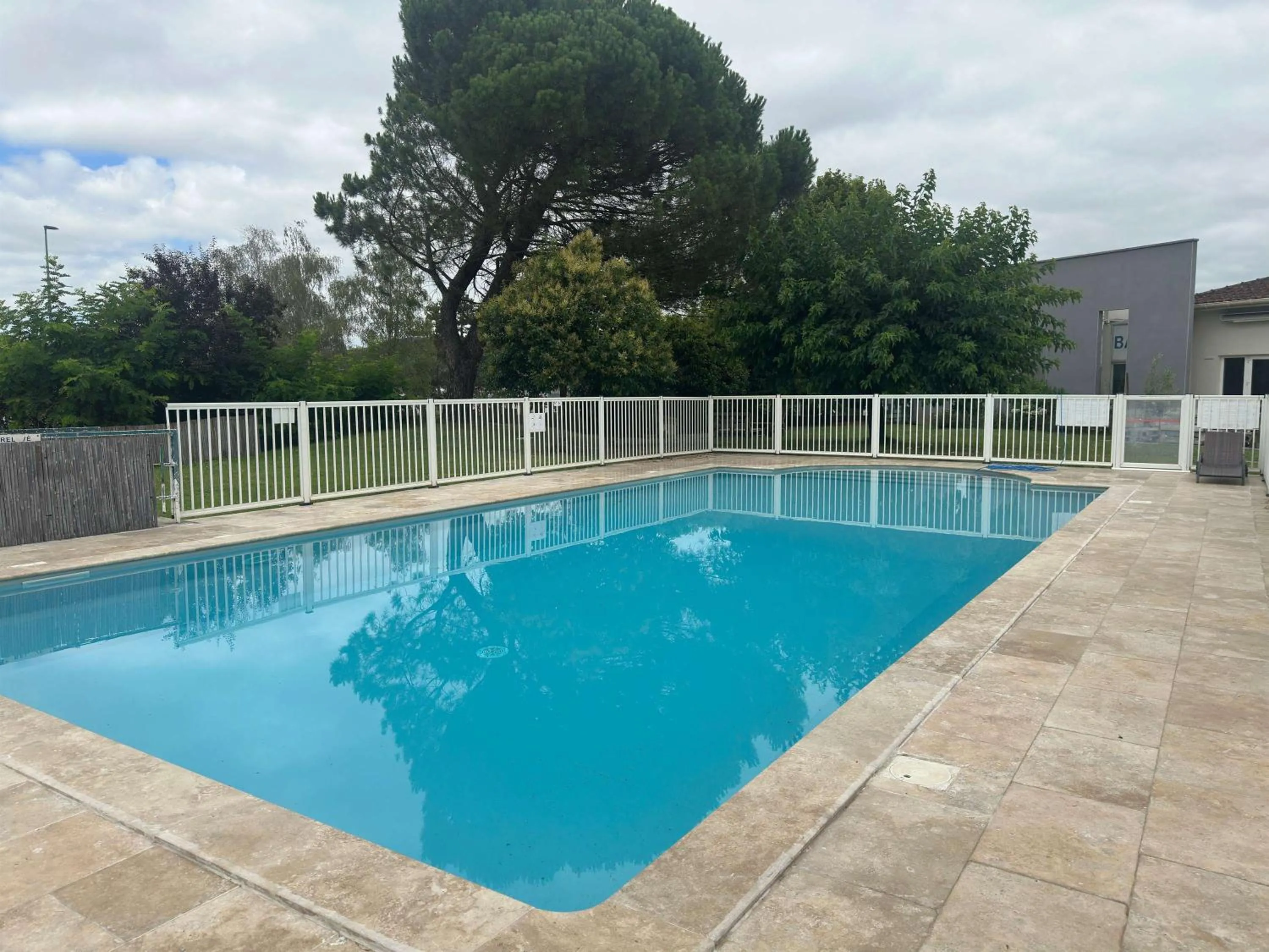 Property building in ibis Cahors