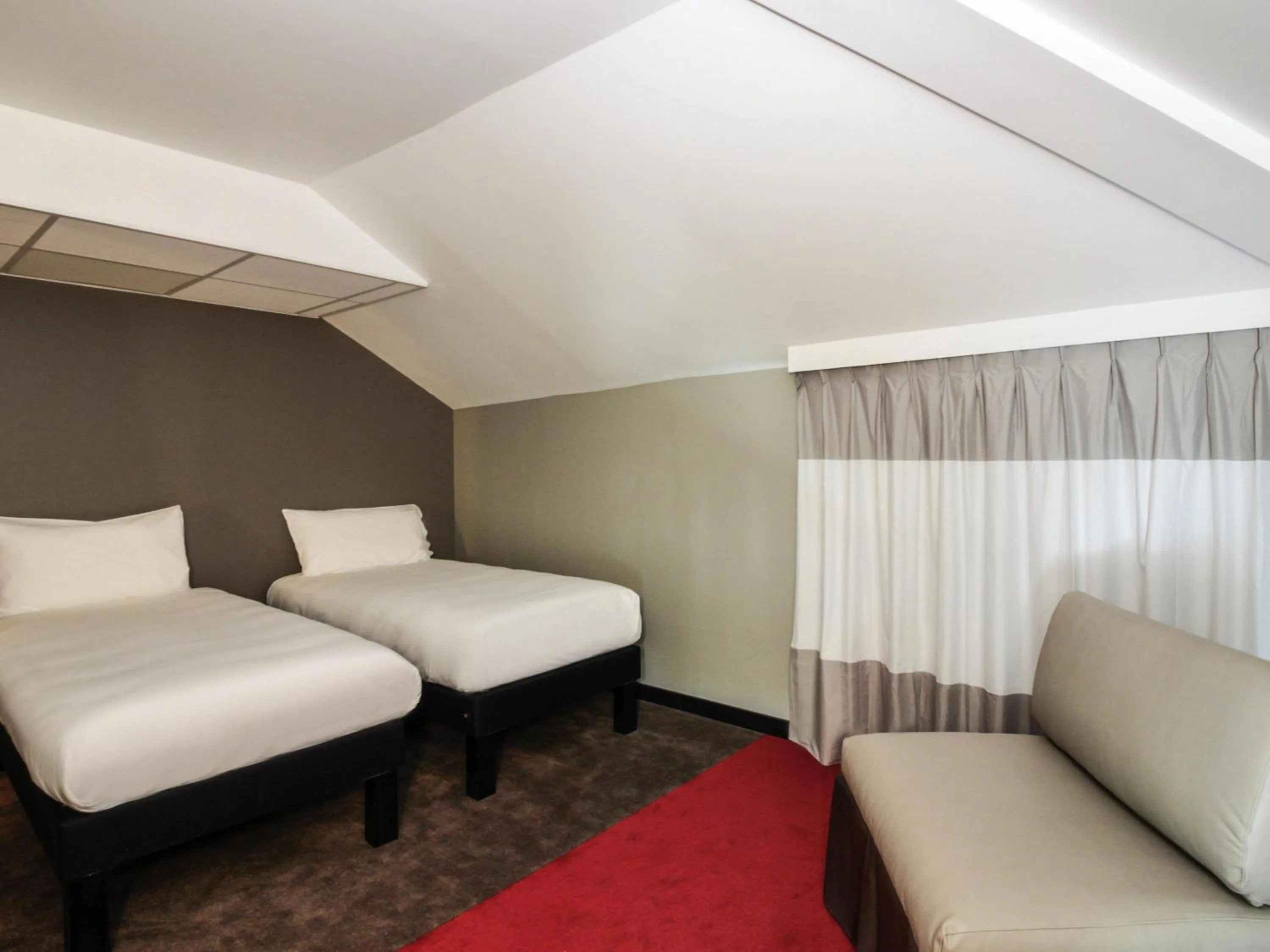 Bedroom, Bed in ibis Cahors