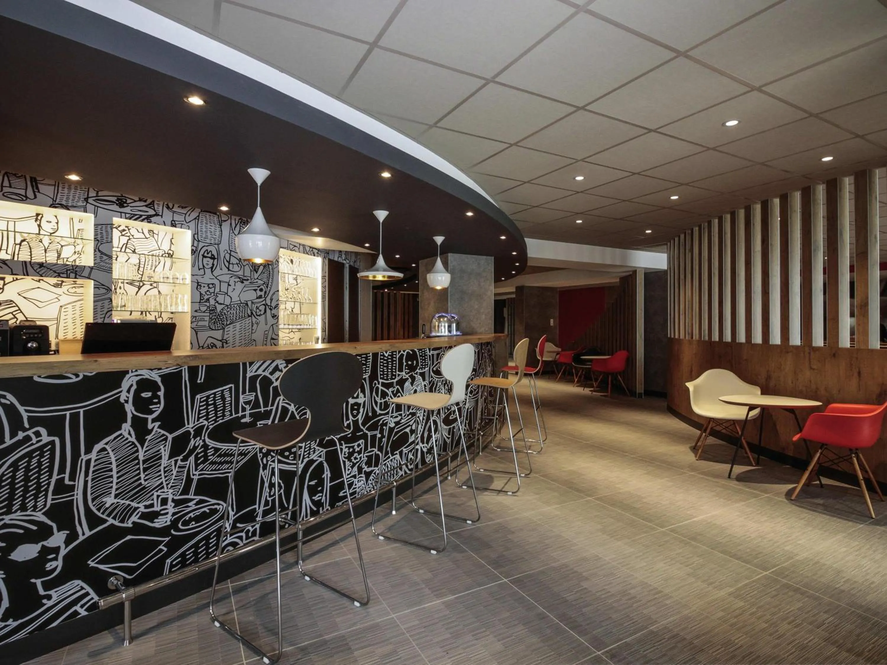 Lounge or bar in ibis Cahors