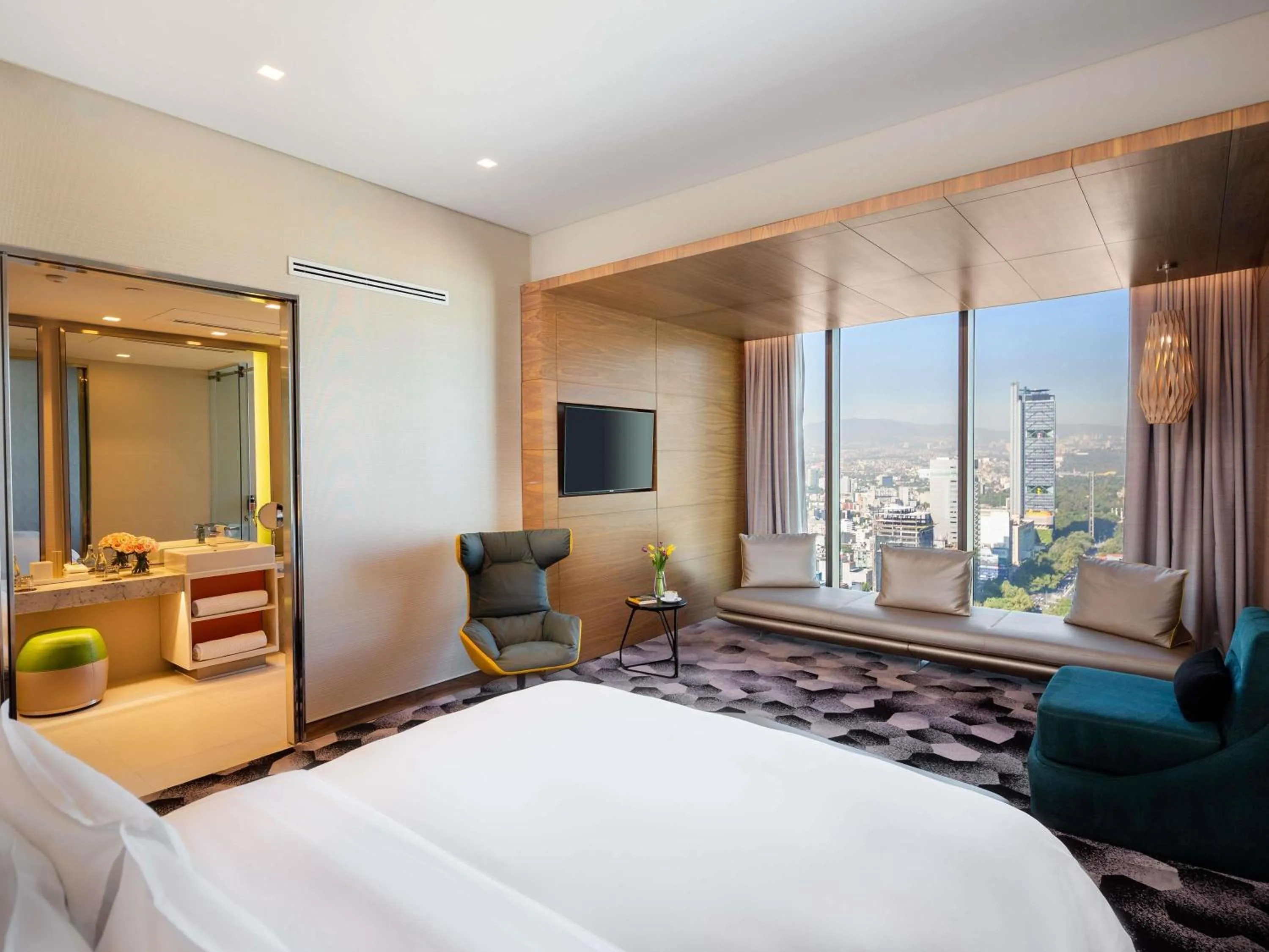 Photo of the whole room, Bed in Sofitel Mexico City Reforma