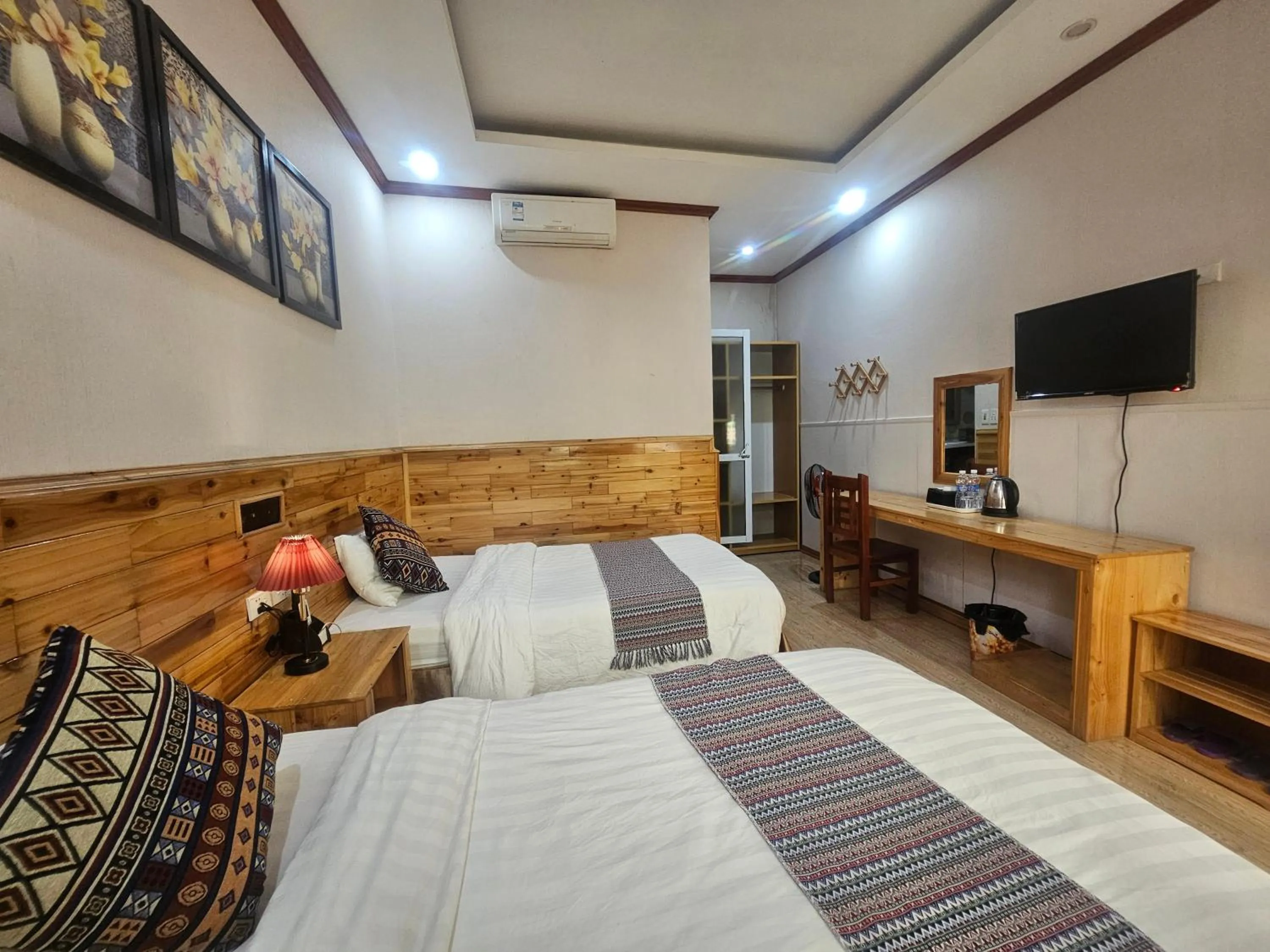 Bed in Dang Khoa Garden Inn