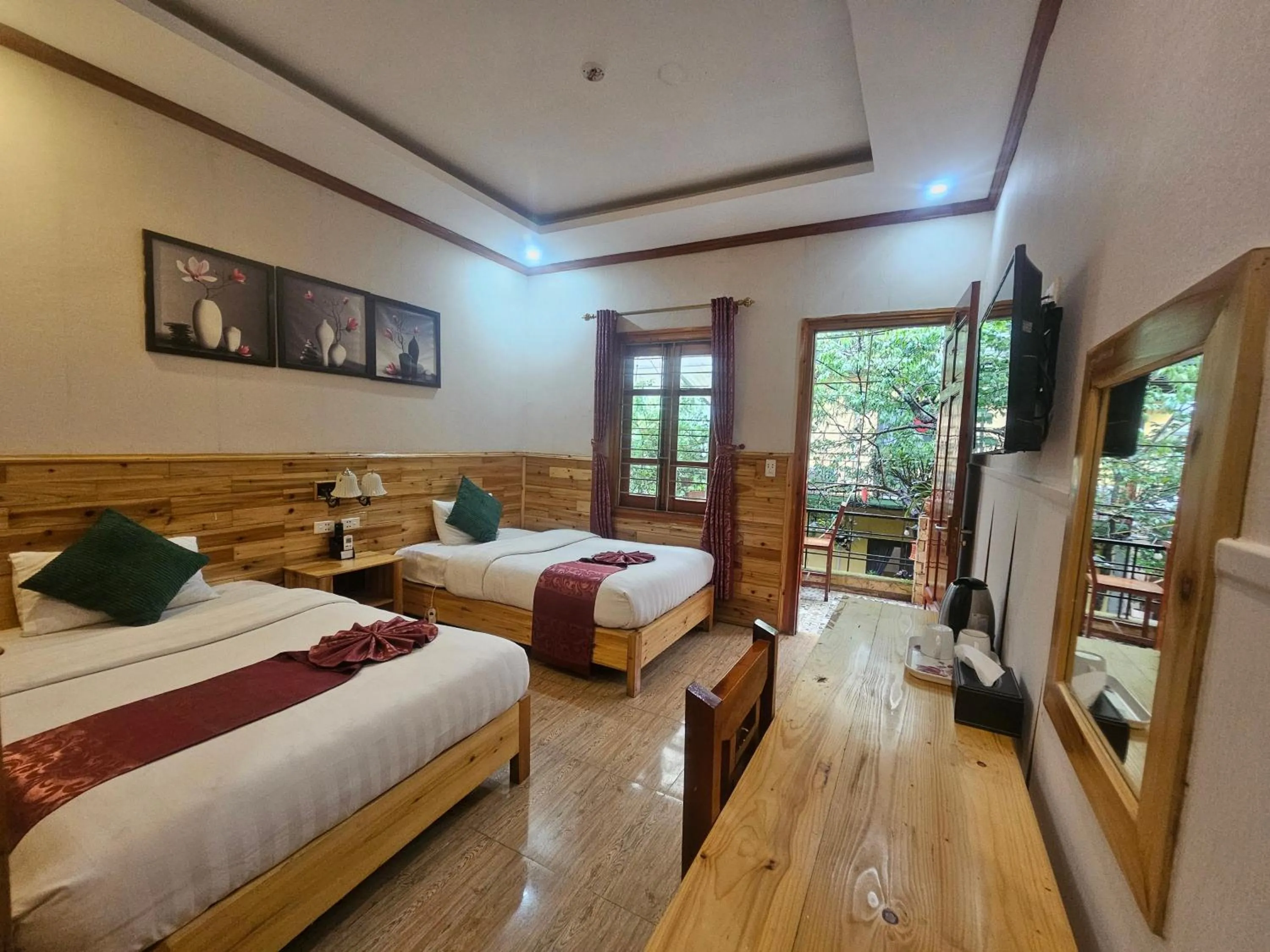 View (from property/room), Bed in Dang Khoa Garden Inn