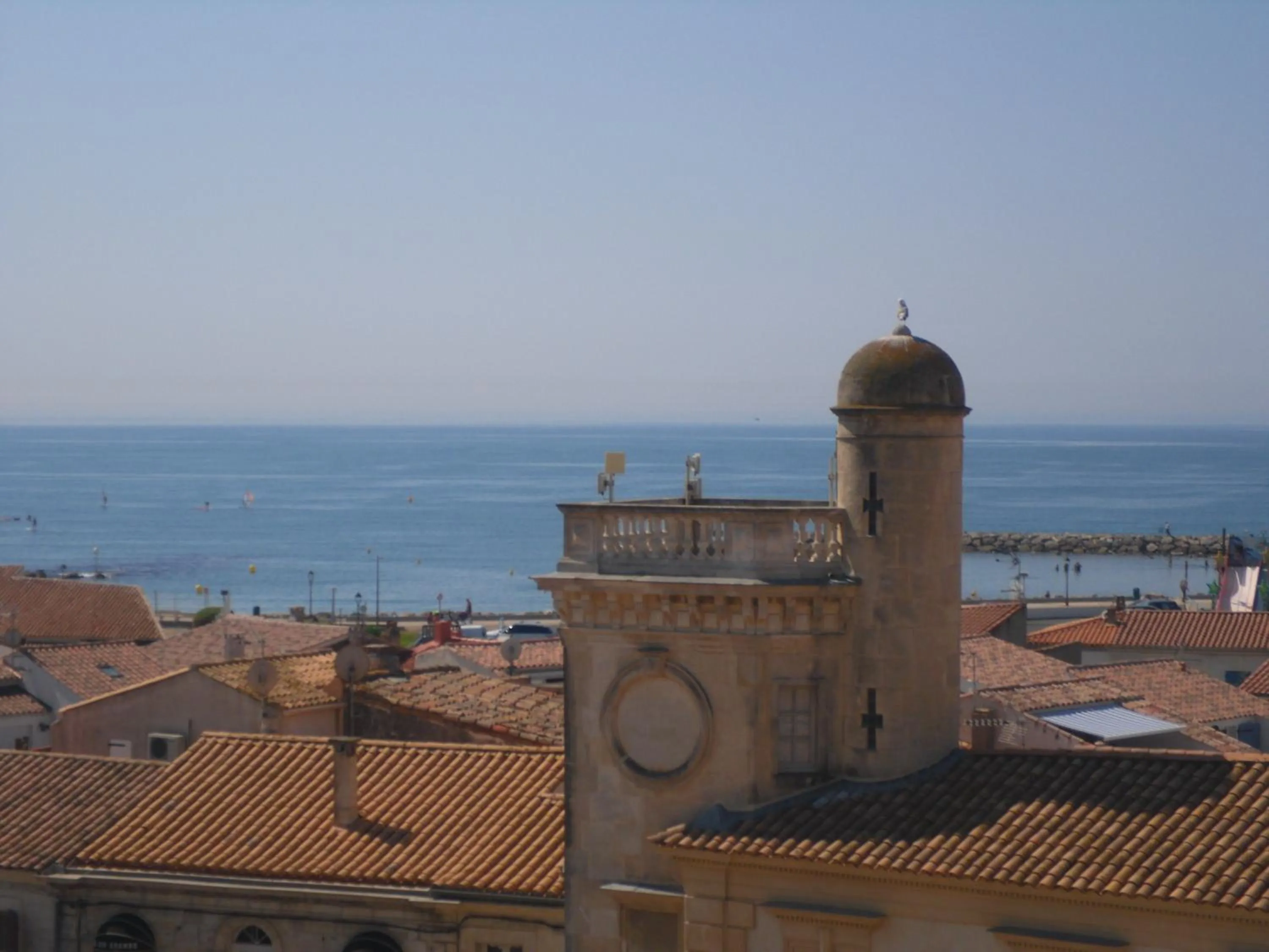 Nearby landmark in Chambre les flamants, climatisation, avec vue imprenable sur les étangs, petit déjeuner offert