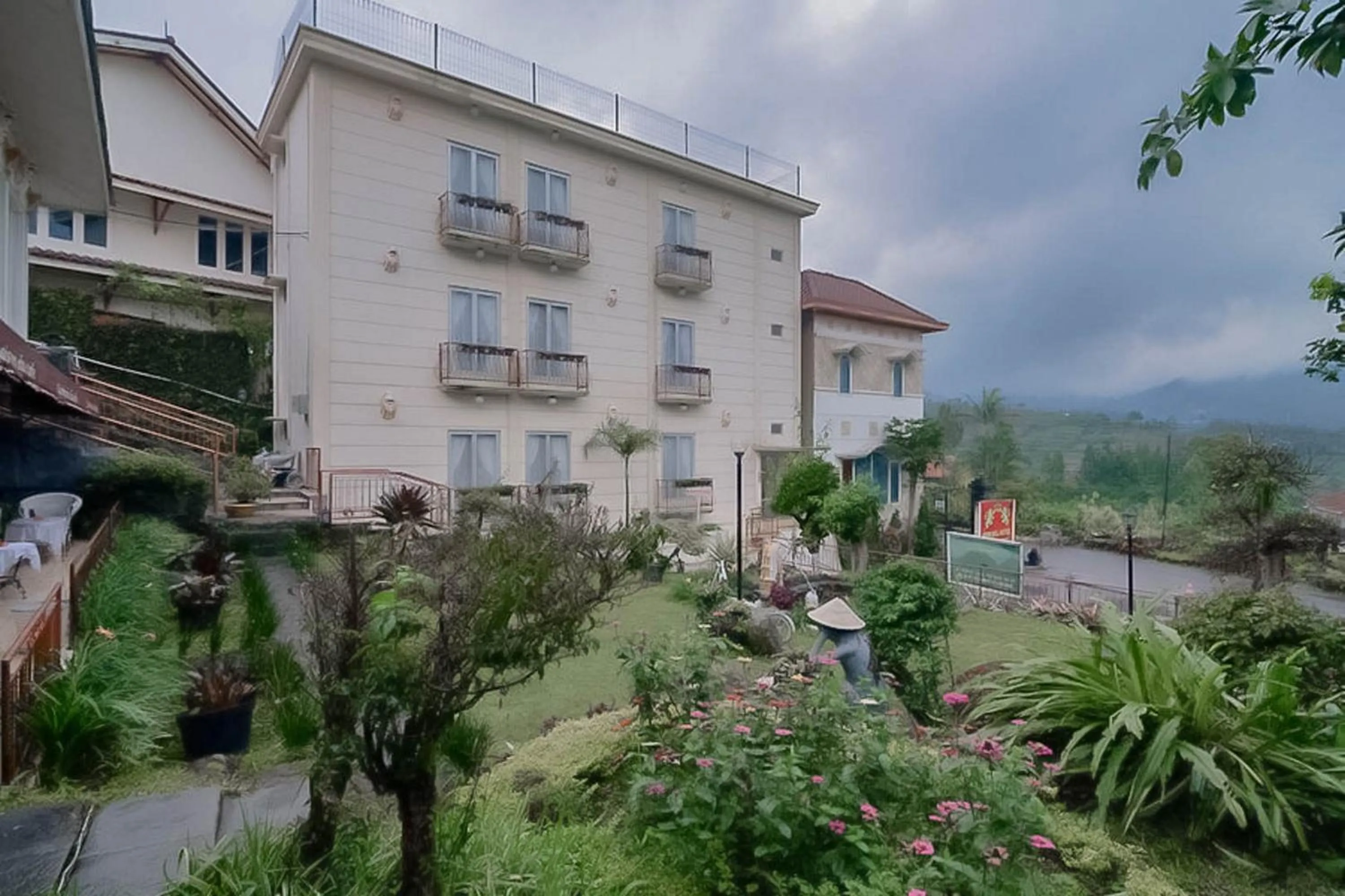 Property building in Urbanview Hotel Mon Bel Cibodas by RedDoorz