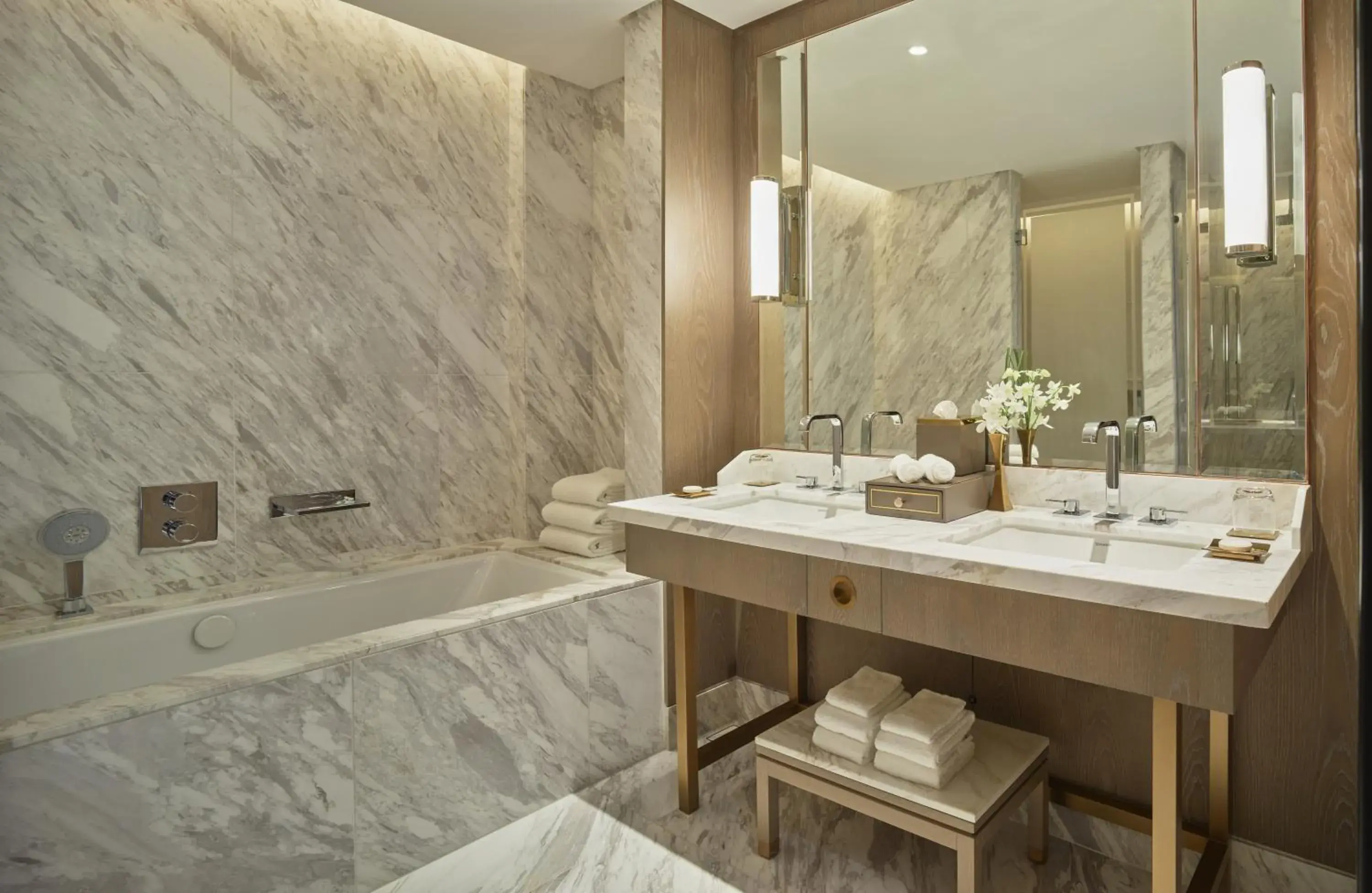 Grand Family Room in Waldorf Astoria Dubai International Financial Centre Grand Family Room in Waldorf Astoria Dubai International Financial Centre