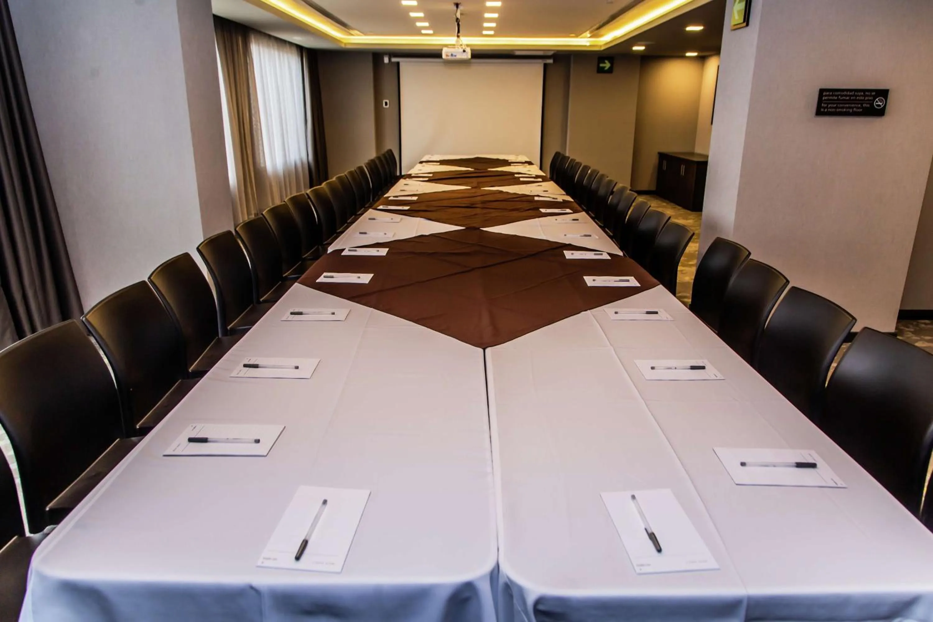 Meeting/conference room in Hampton Inn & Suites By Hilton Puebla
