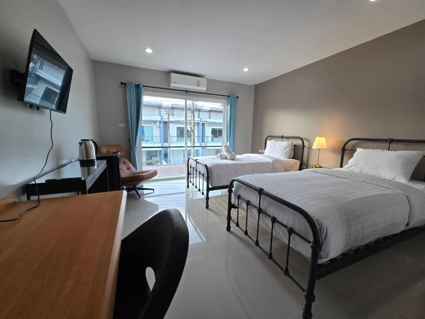 Photo of the whole room, Bed in Khao Oat airport