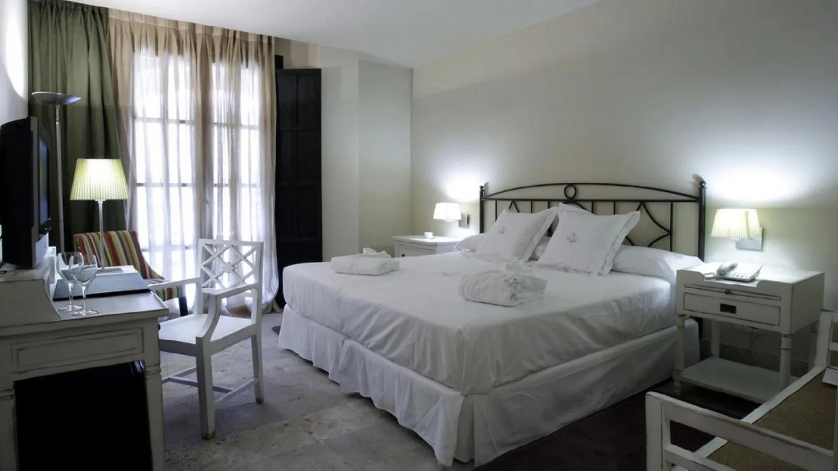 Bed in Hotel Palacio de Mengibar