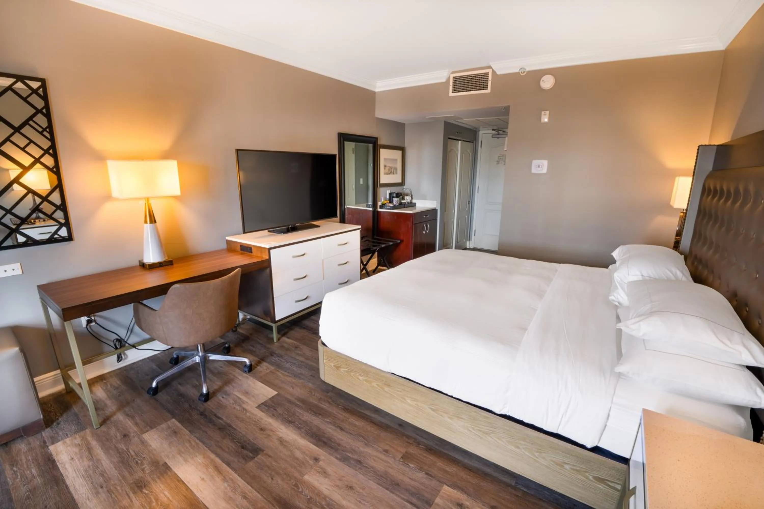 Bed in Hilton Saint Augustine Historic Bayfront