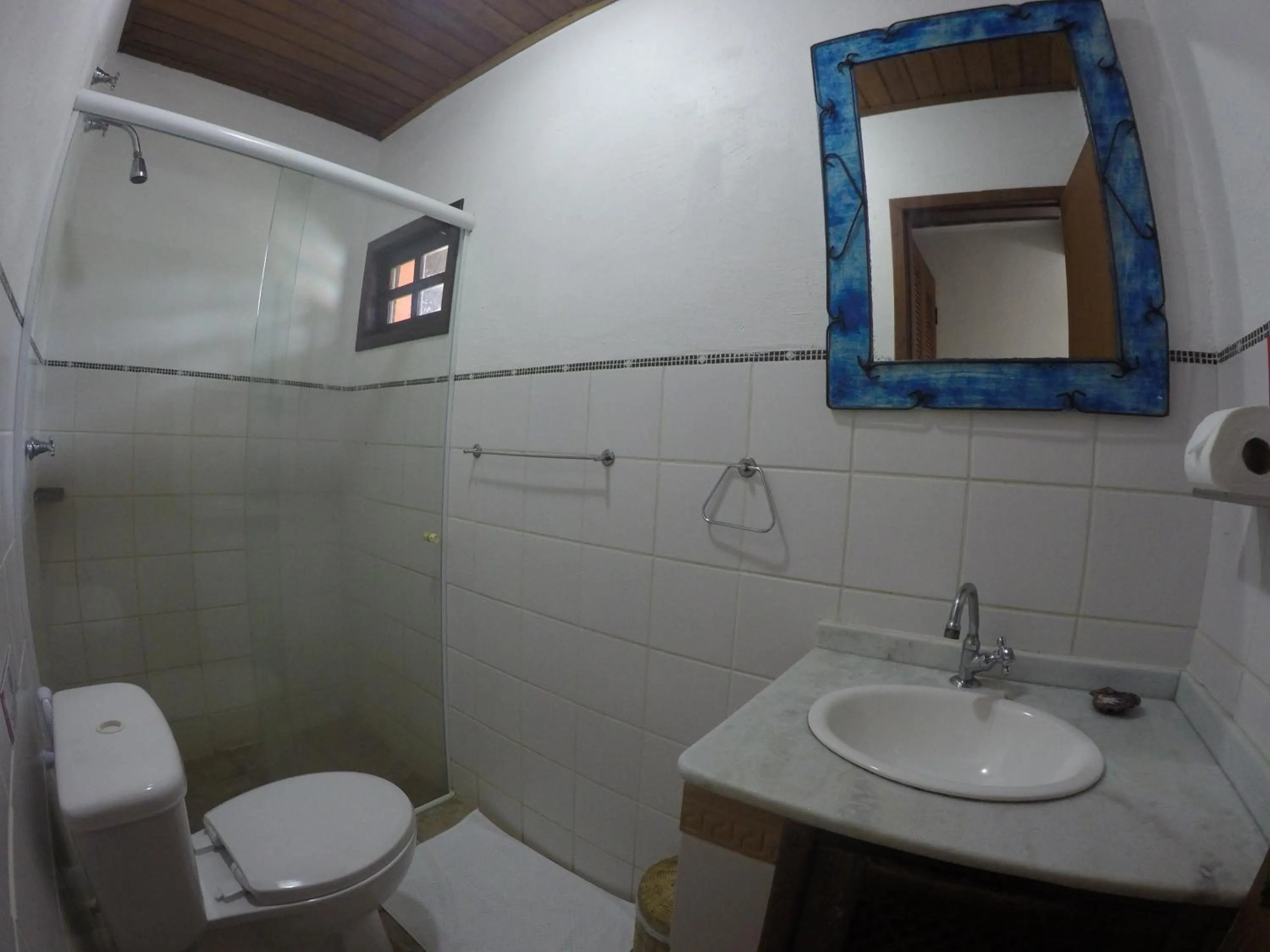 Toilet in Pousada Casa Cactus Praia da Tartaruga Búzios