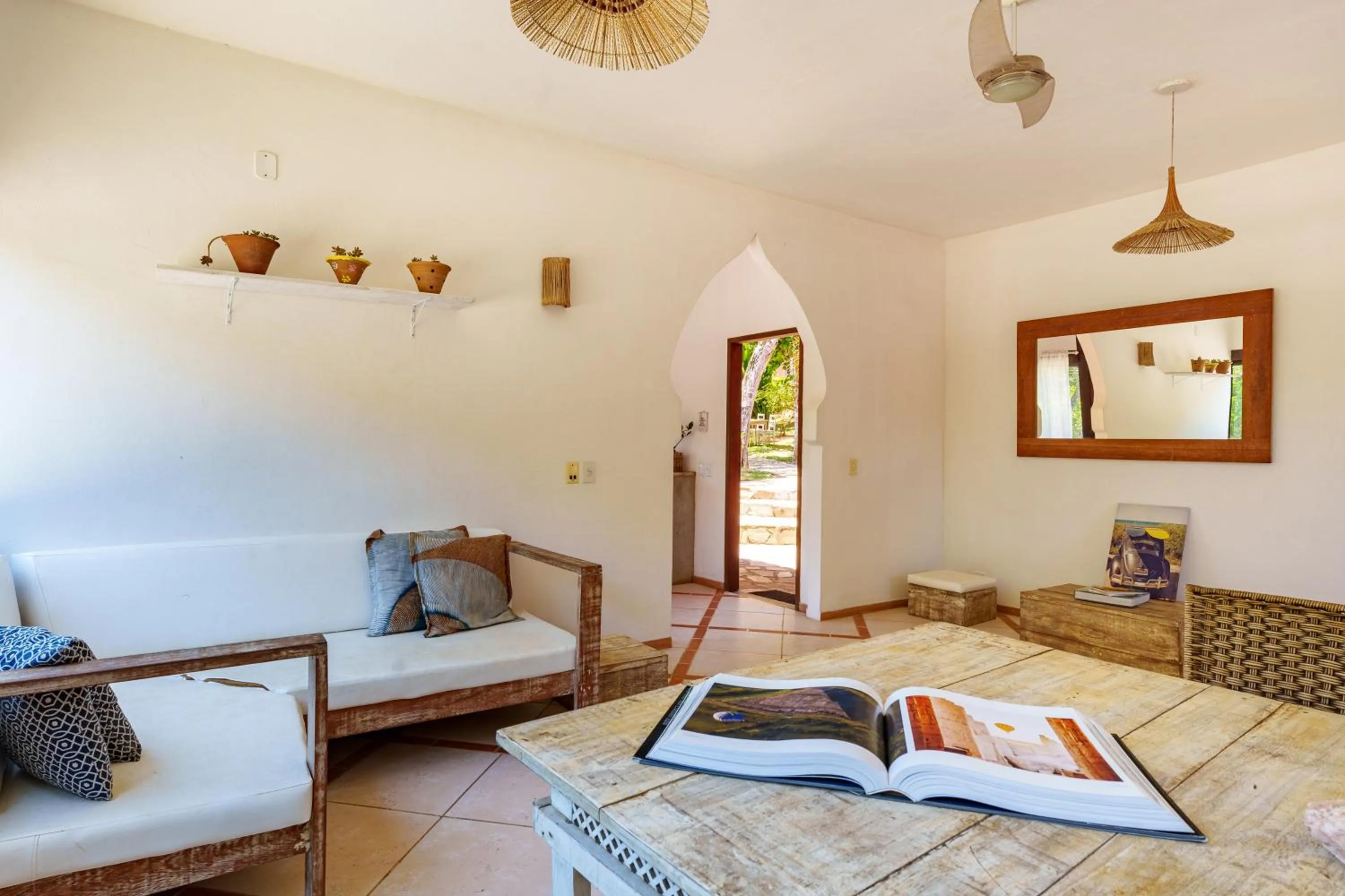 Seating area, Bed in Pousada Casa Cactus Praia da Tartaruga Búzios