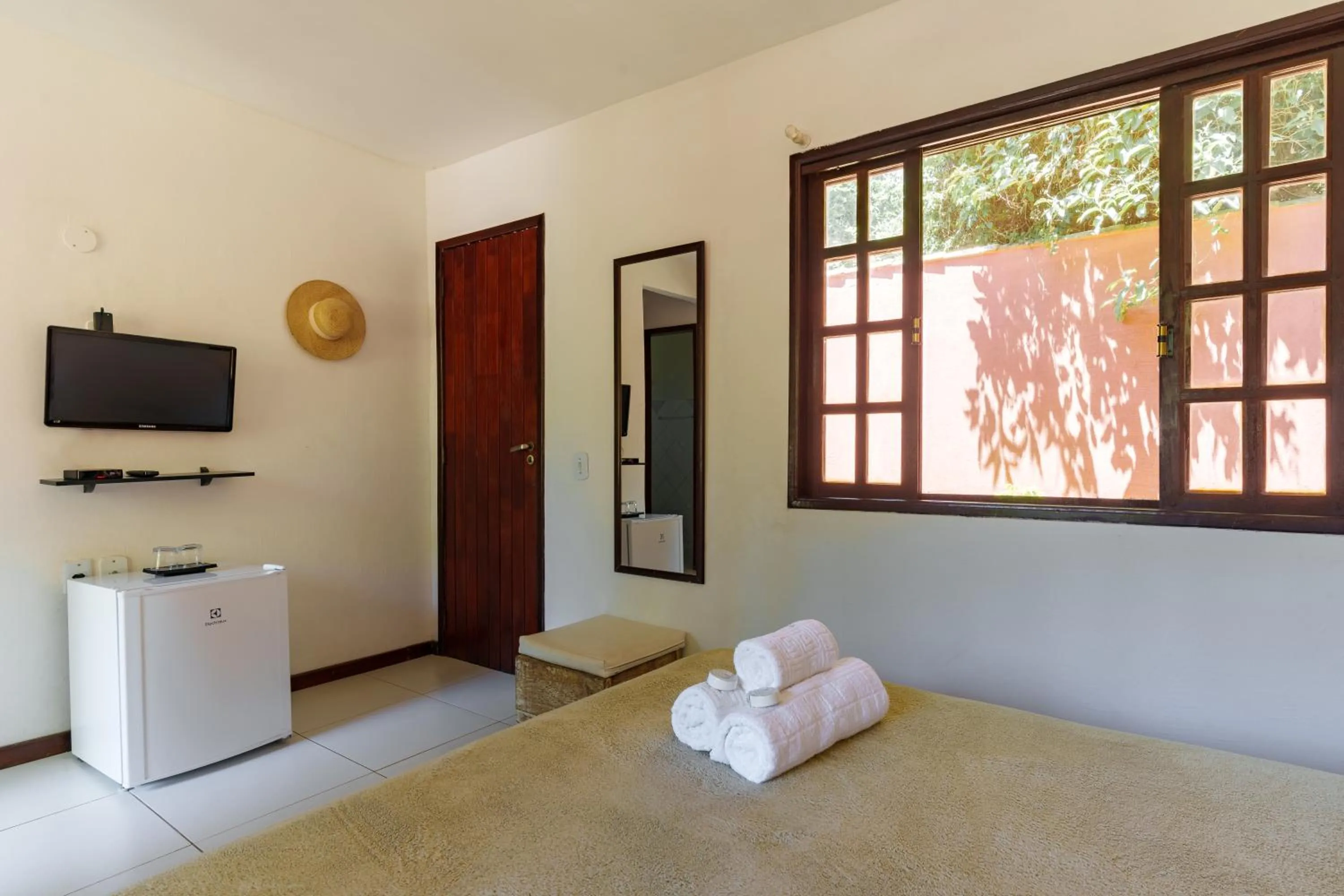 Photo of the whole room, Bed in Pousada Casa Cactus Praia da Tartaruga Búzios