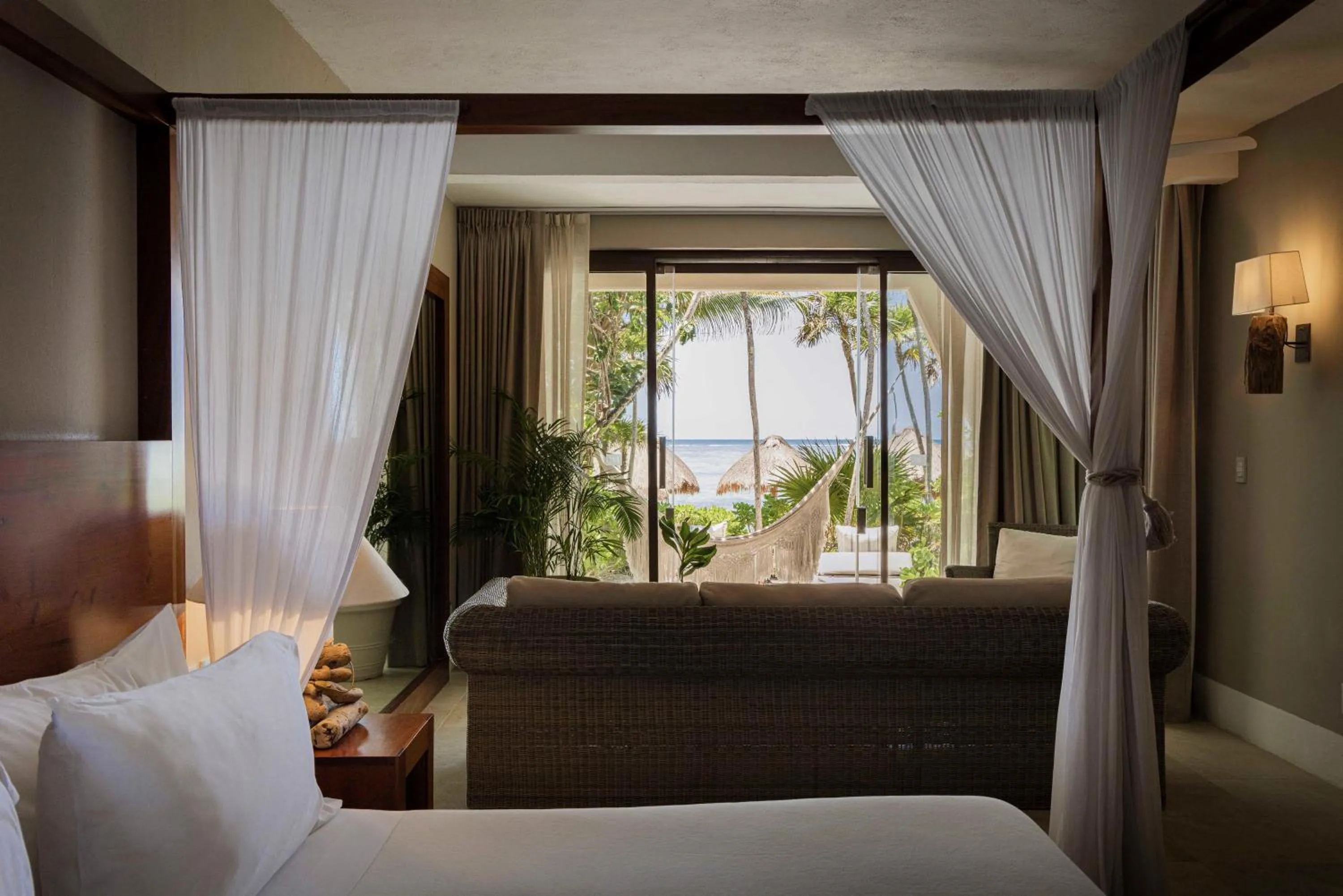 Living room, Bed in Jashita Hotel