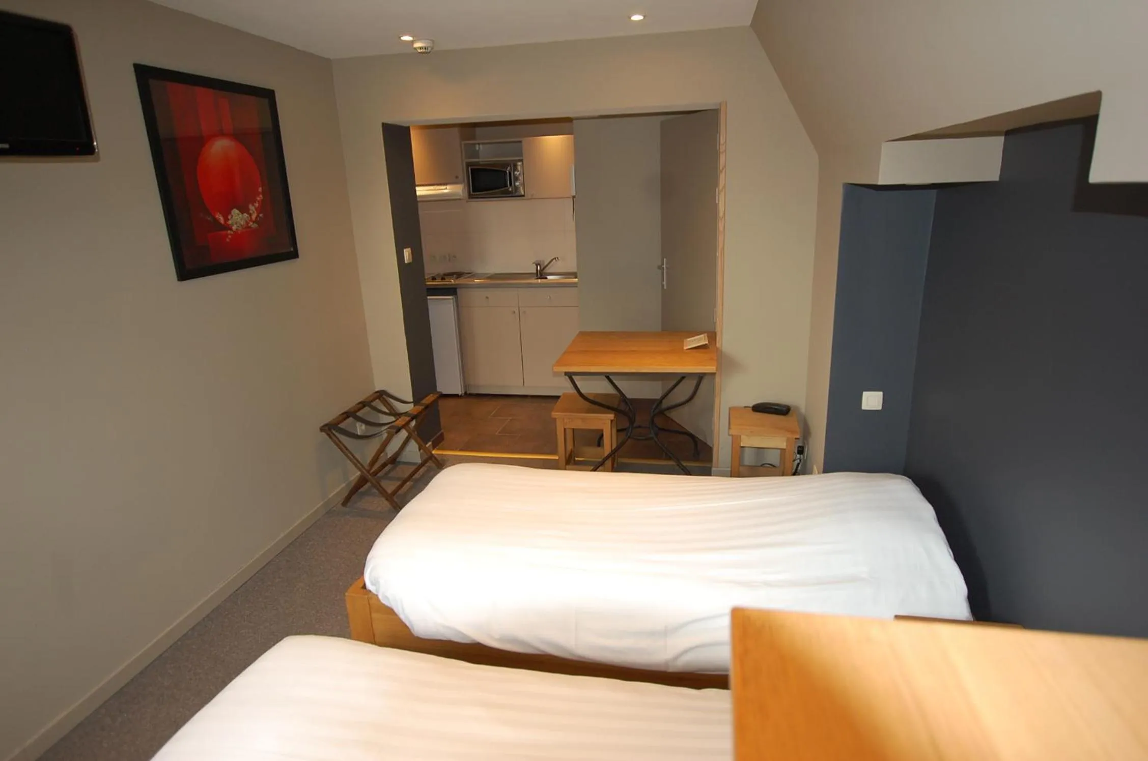 Photo of the whole room, Bed in Hotel Piano 2 - Mont-St-Guibert - Louvain-la-Neuve