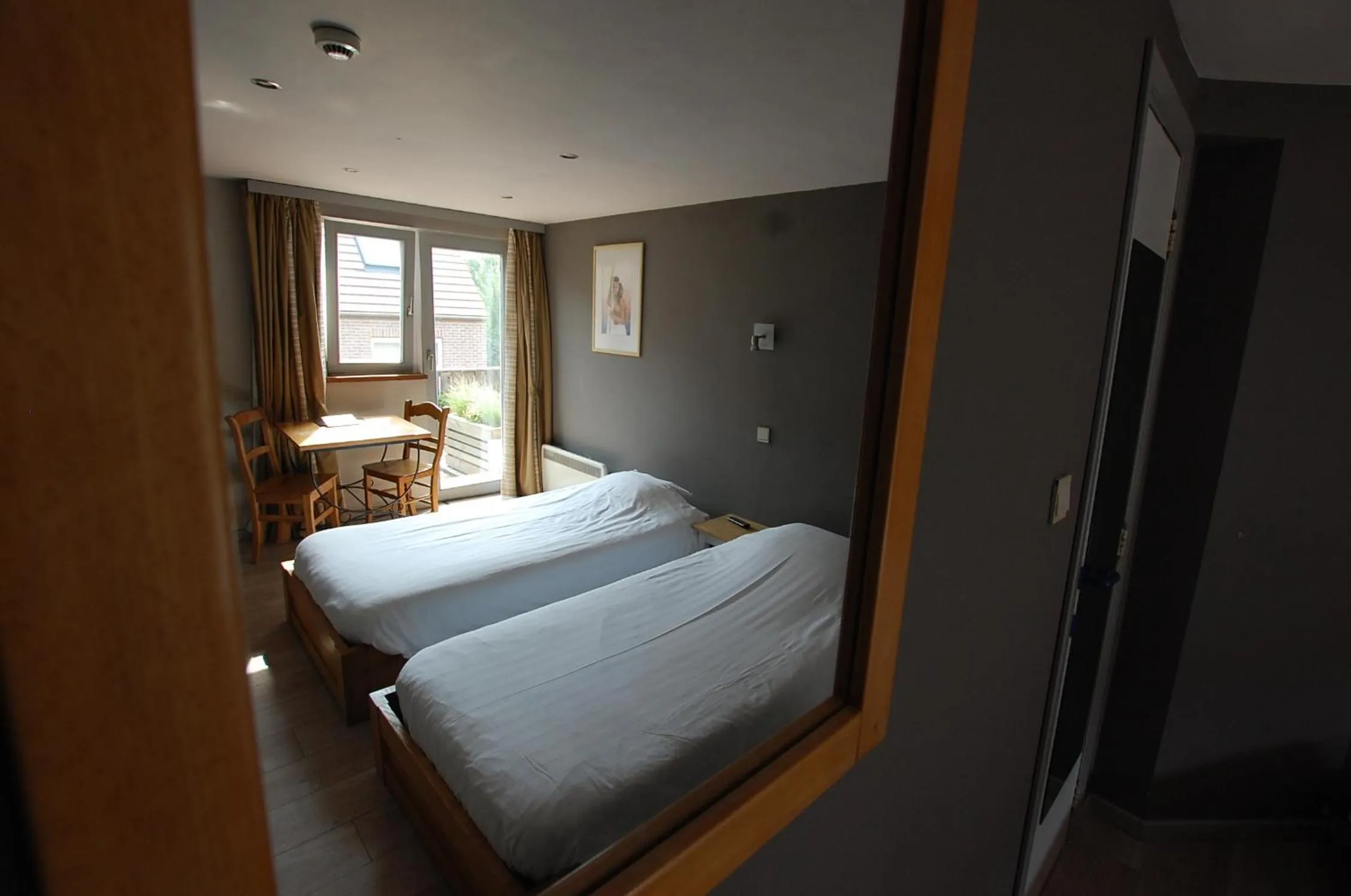 Photo of the whole room, Bed in Hotel Piano 2 - Mont-St-Guibert - Louvain-la-Neuve