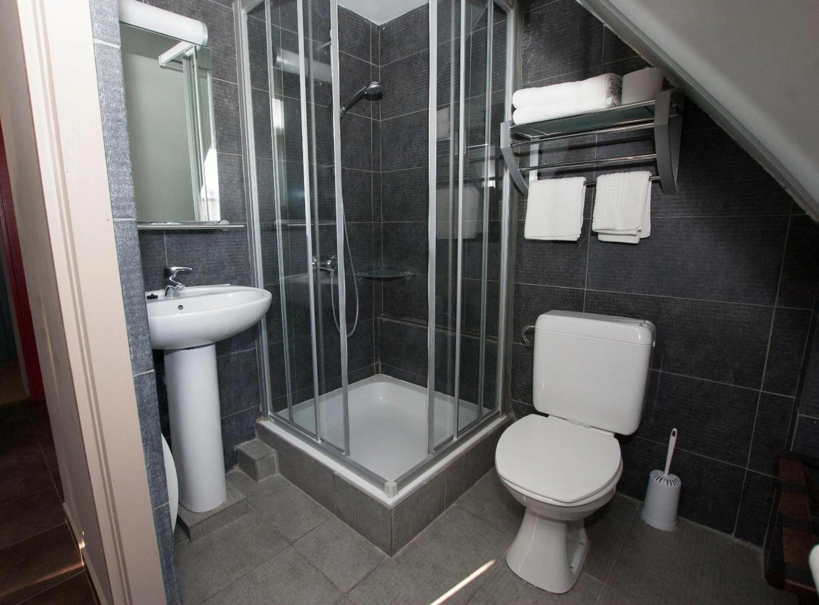 Bathroom in Hotel Piano 2 - Mont-St-Guibert - Louvain-la-Neuve