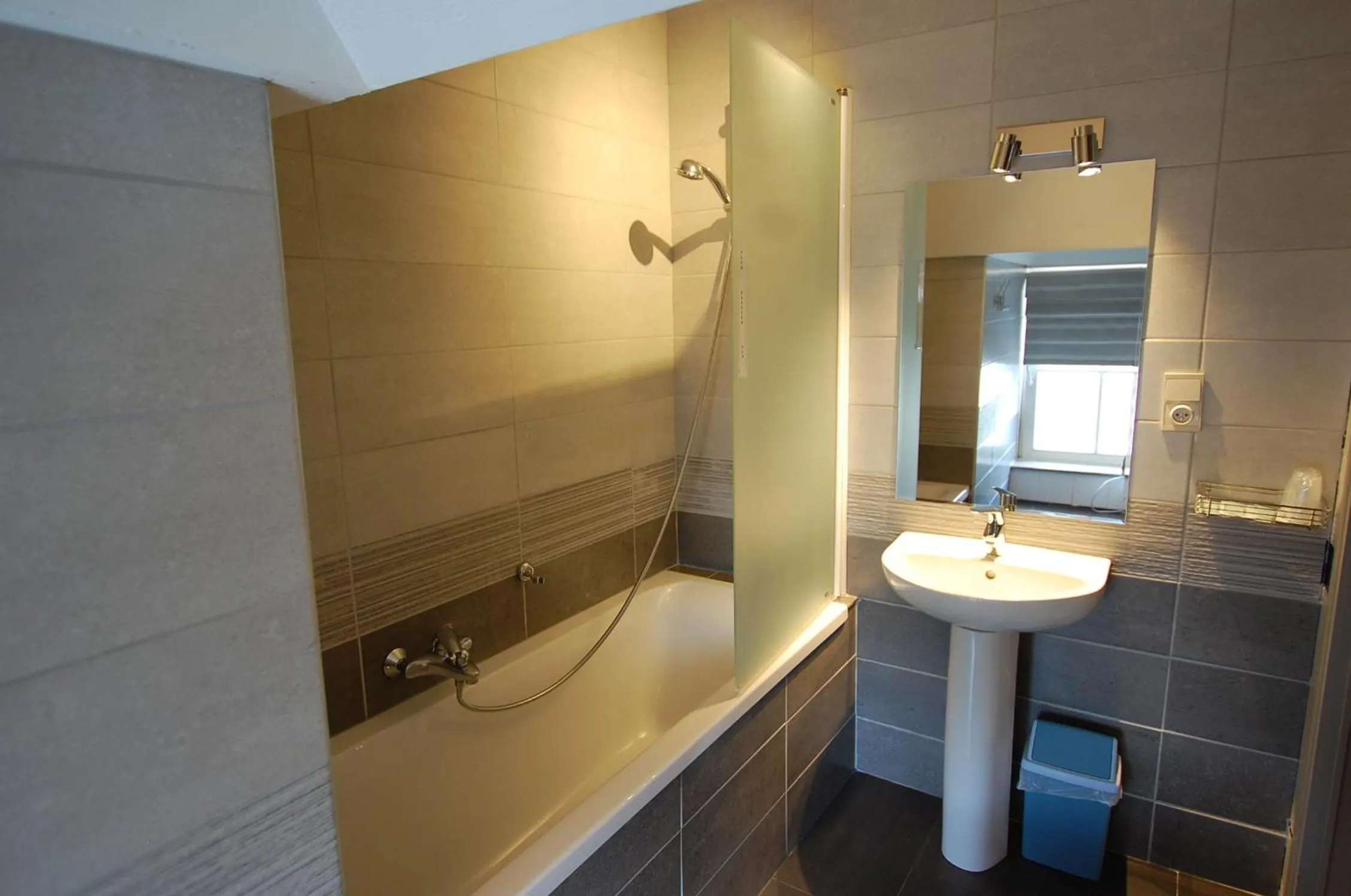 Bathroom in Hotel Piano 2 - Mont-St-Guibert - Louvain-la-Neuve