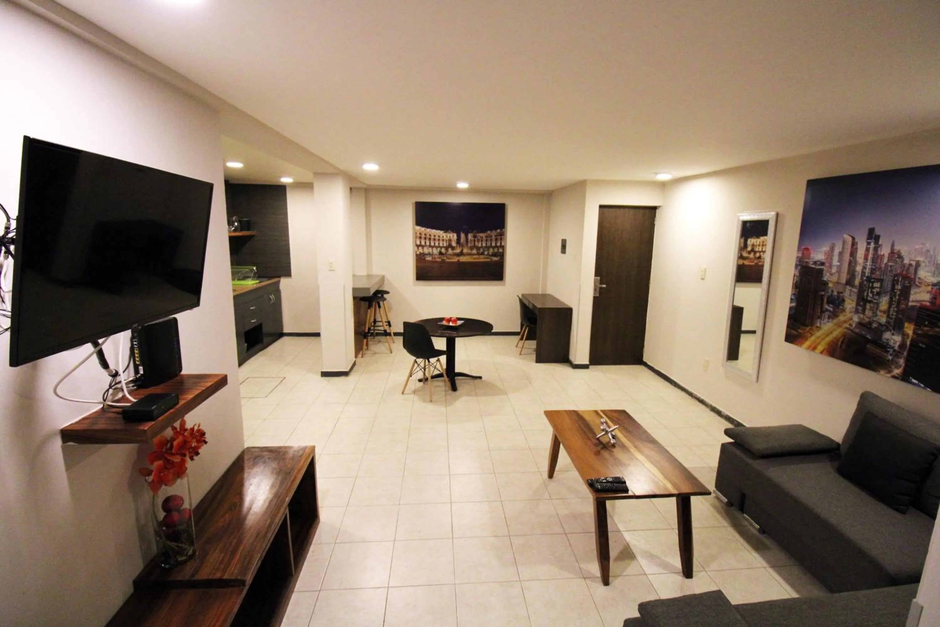 Communal lounge/ TV room in Rochester 10