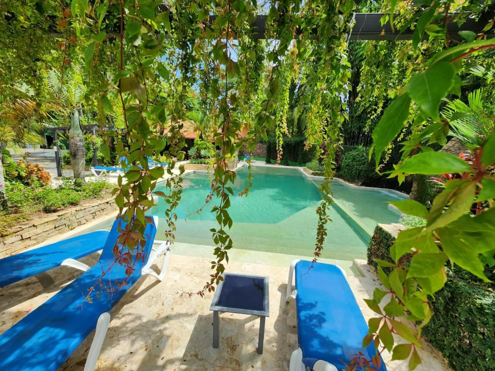 Swimming pool in Diuwak