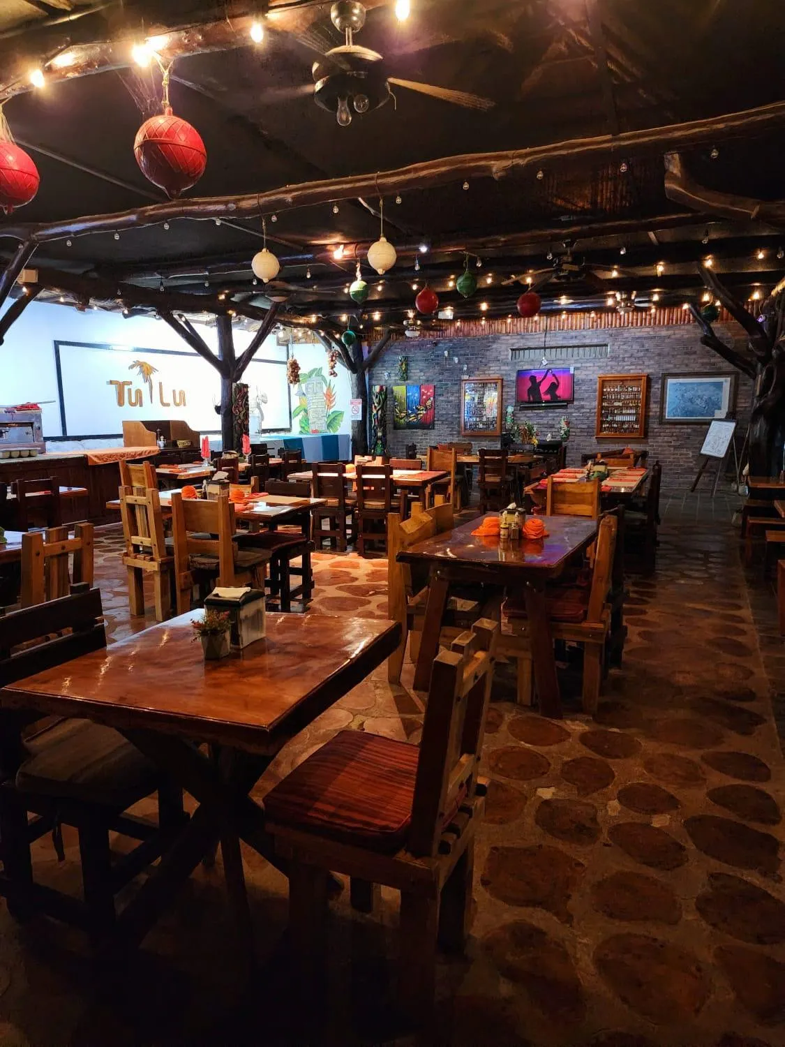 Restaurant/places to eat in Diuwak