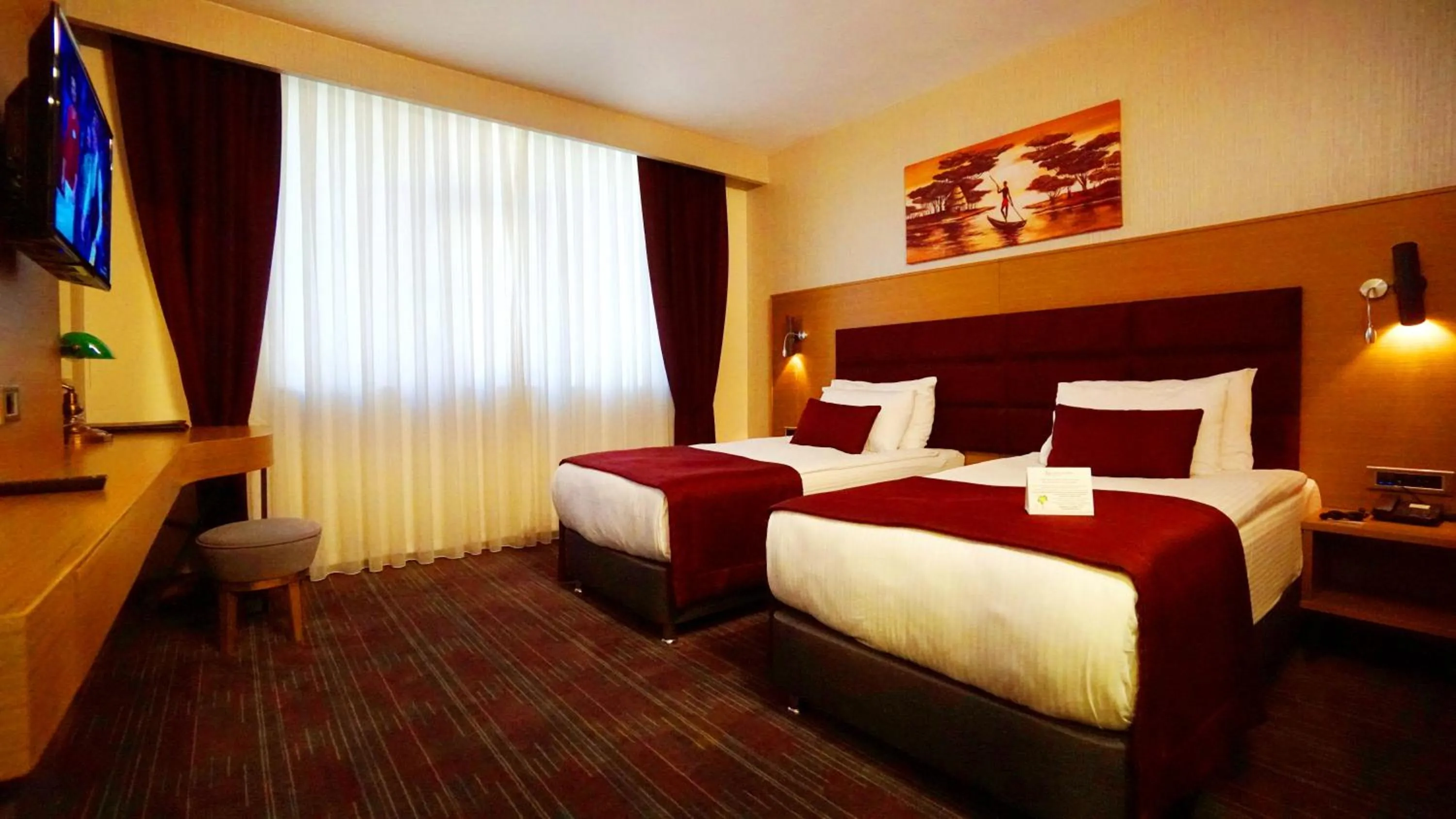 Photo of the whole room, Bed in New Garden Hotel