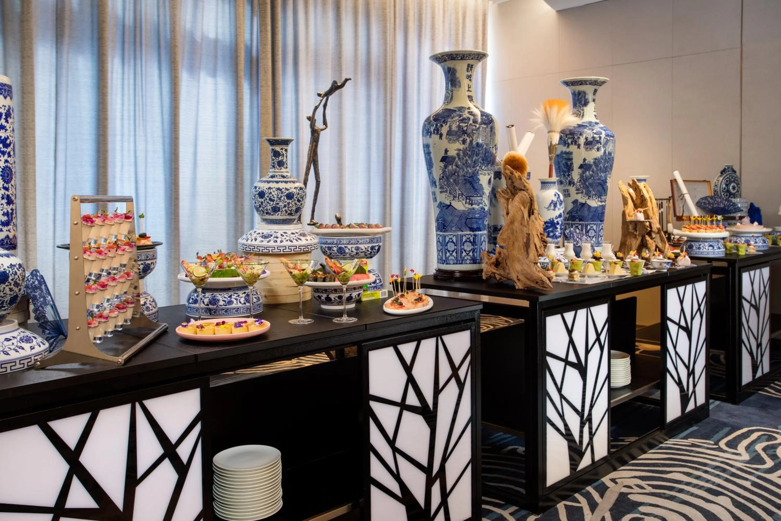 Restaurant/places to eat in Holiday Inn Zhengzhou Riverside