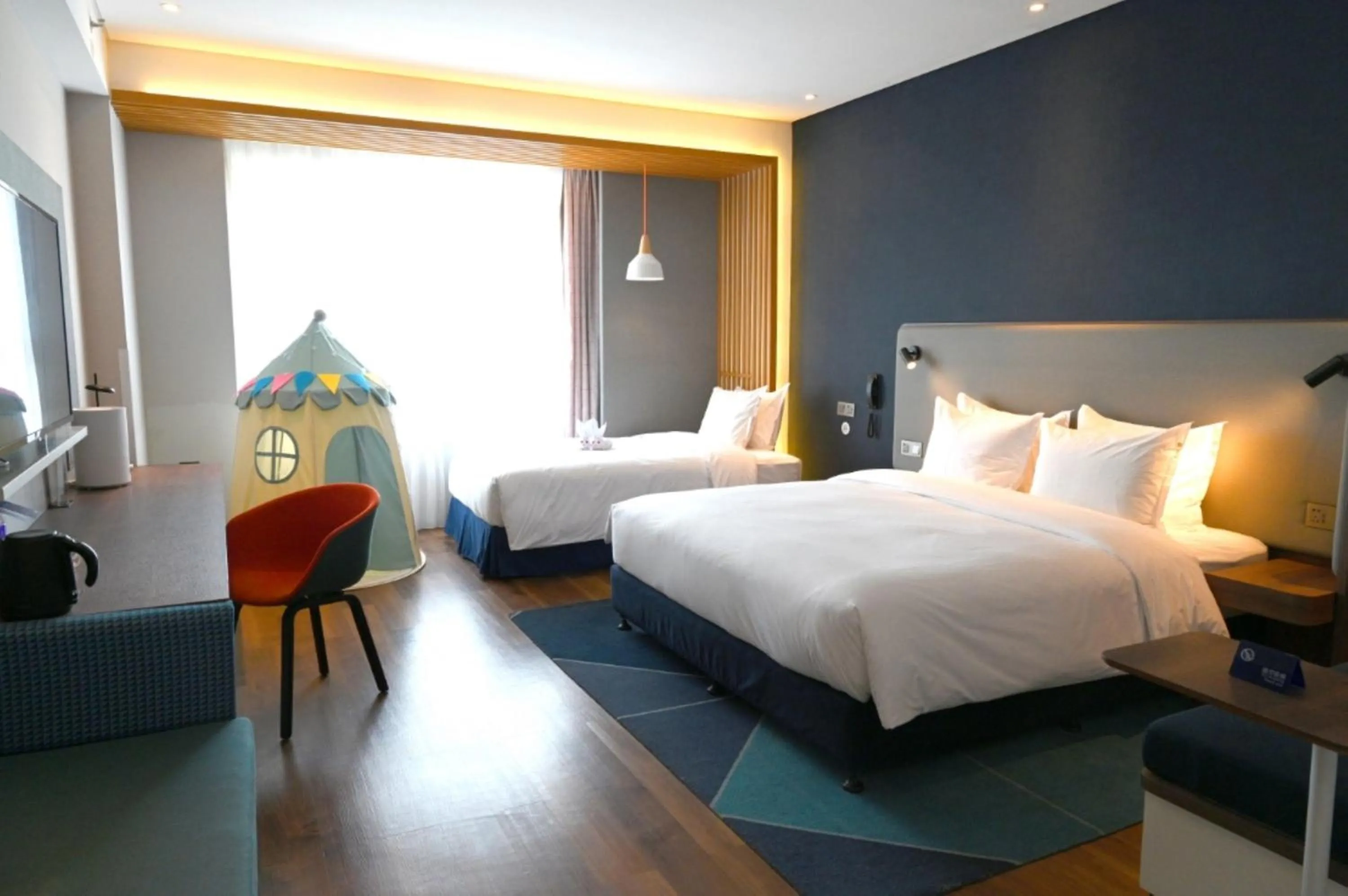 Photo of the whole room, Bed in Holiday Inn Express Yinchuan Downtown by IHG