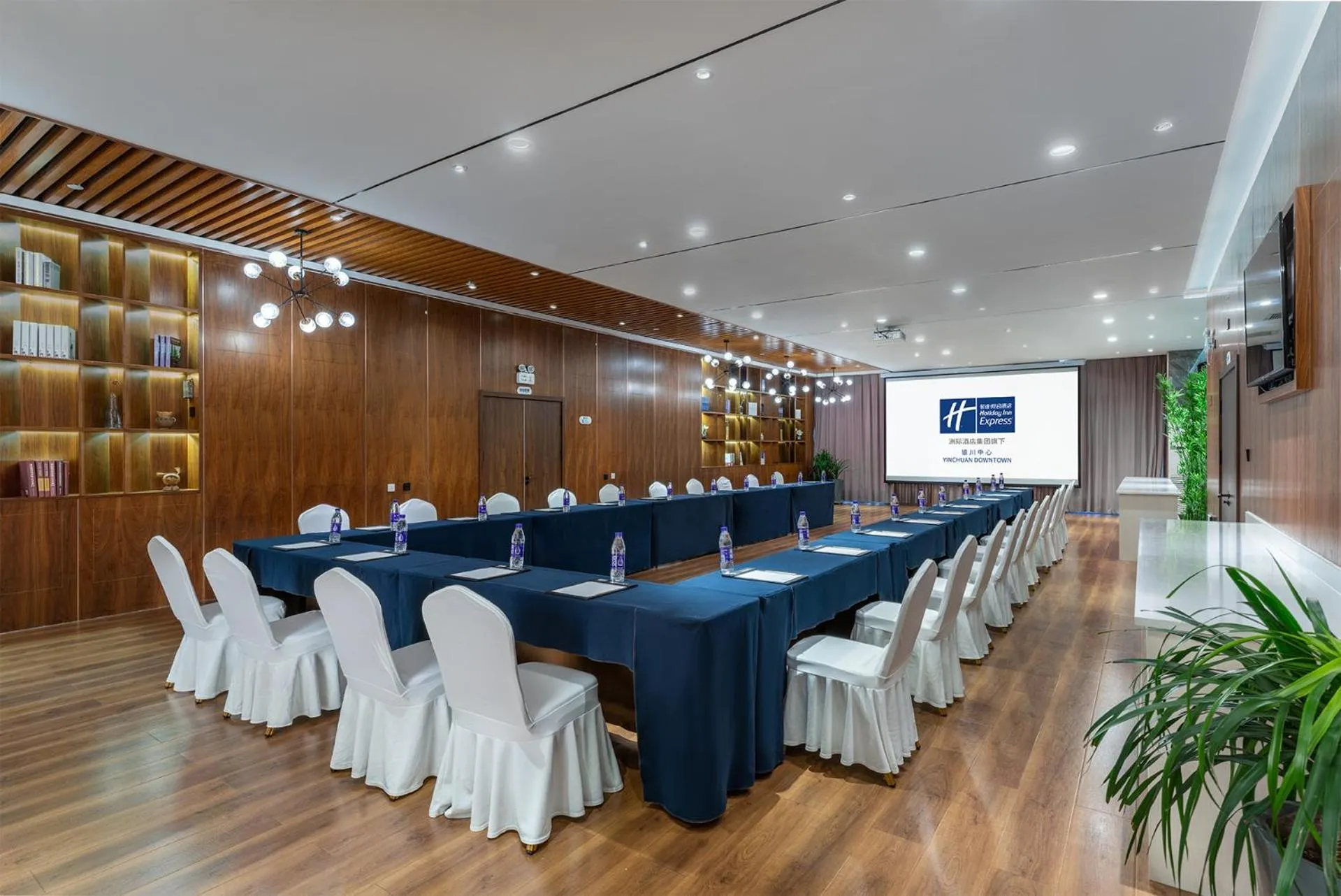 Meeting/conference room in Holiday Inn Express Yinchuan Downtown by IHG